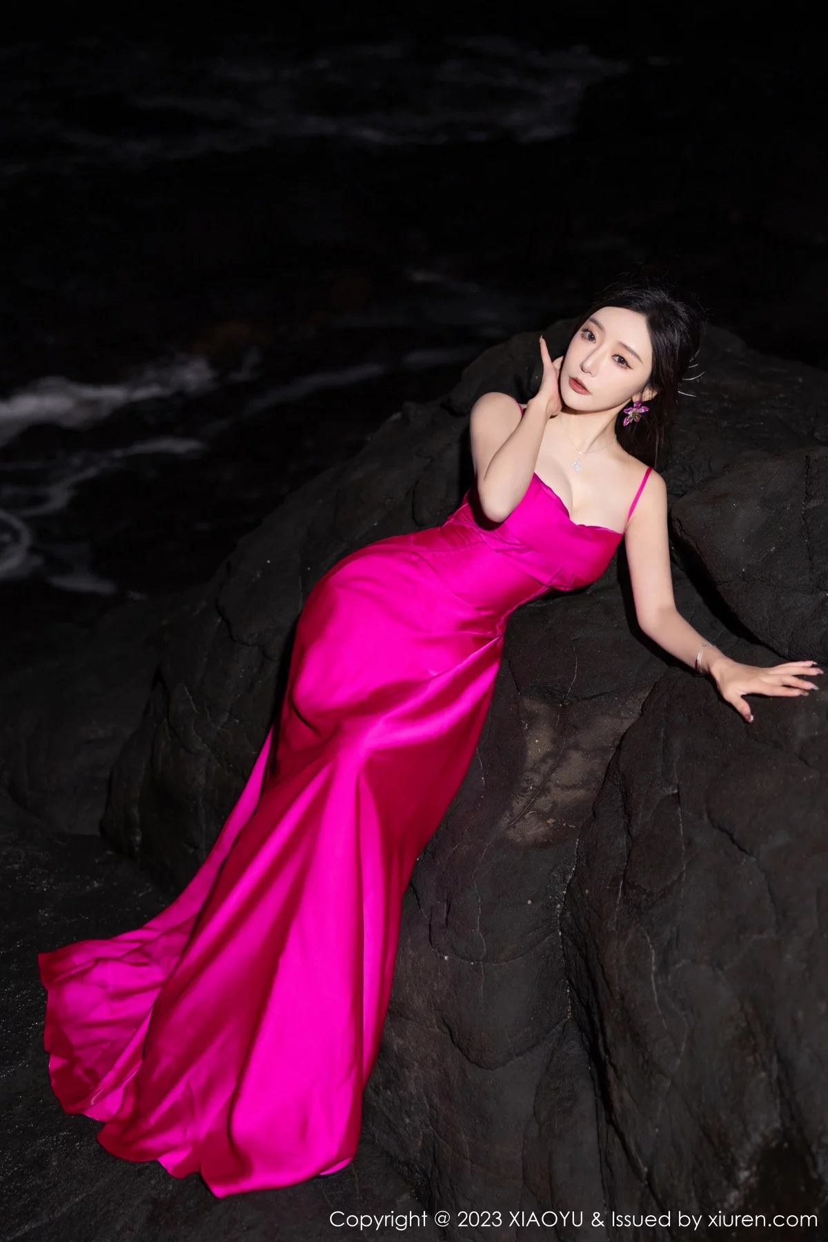 王馨瑶yanni红色吊带连衣长裙+黑色蕾丝情趣服迷人绝美写真 第 36 张