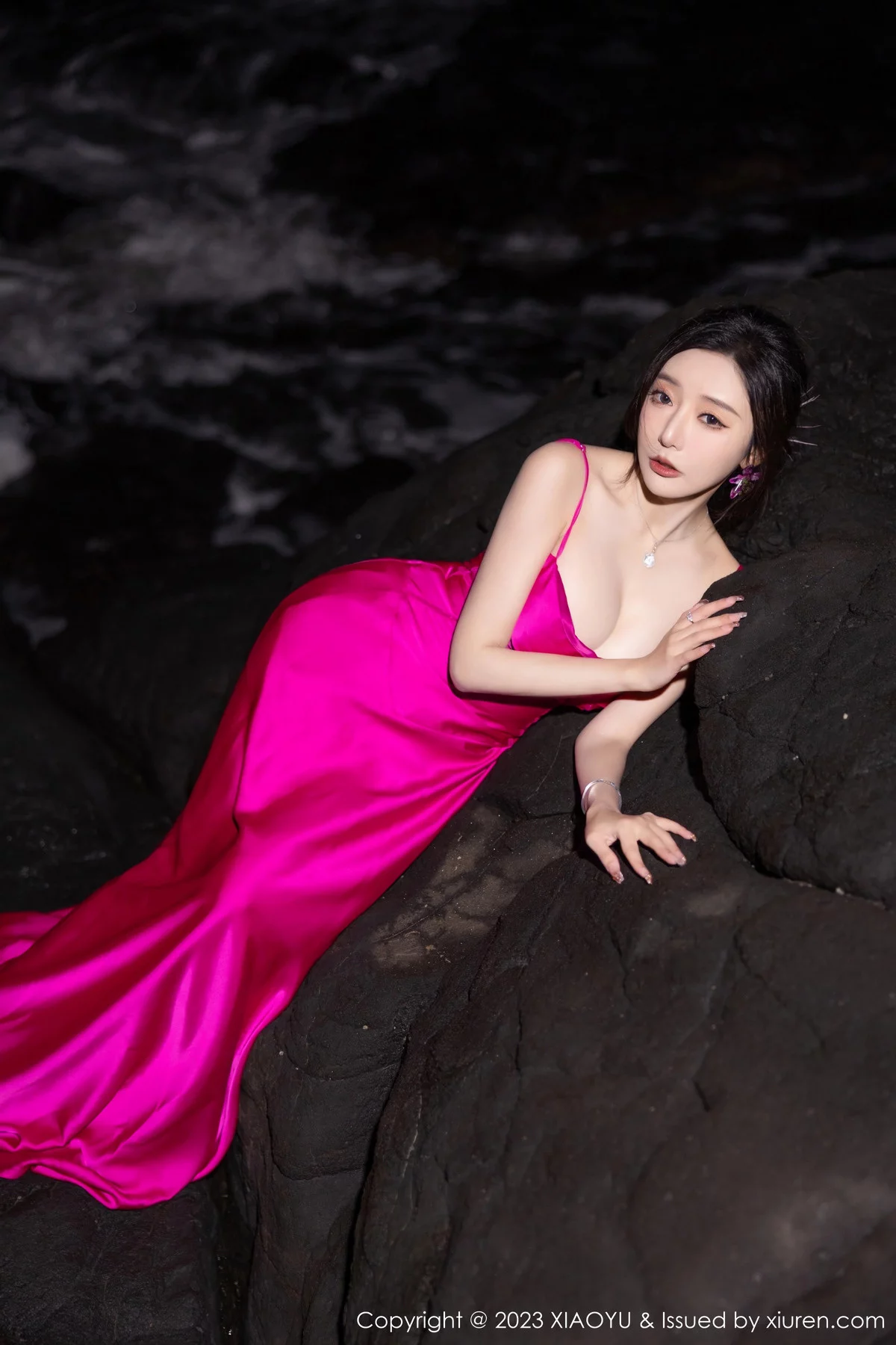 王馨瑶yanni红色吊带连衣长裙+黑色蕾丝情趣服迷人绝美写真 第 39 张