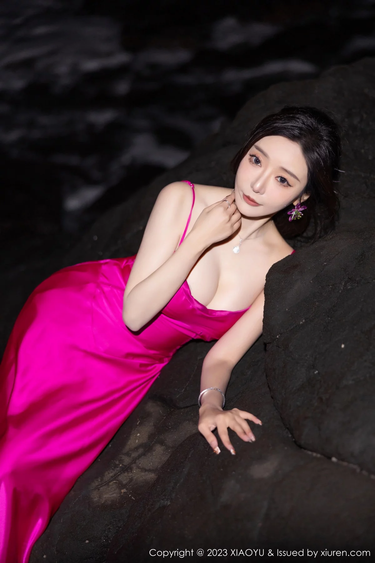 王馨瑶yanni红色吊带连衣长裙+黑色蕾丝情趣服迷人绝美写真 第 42 张