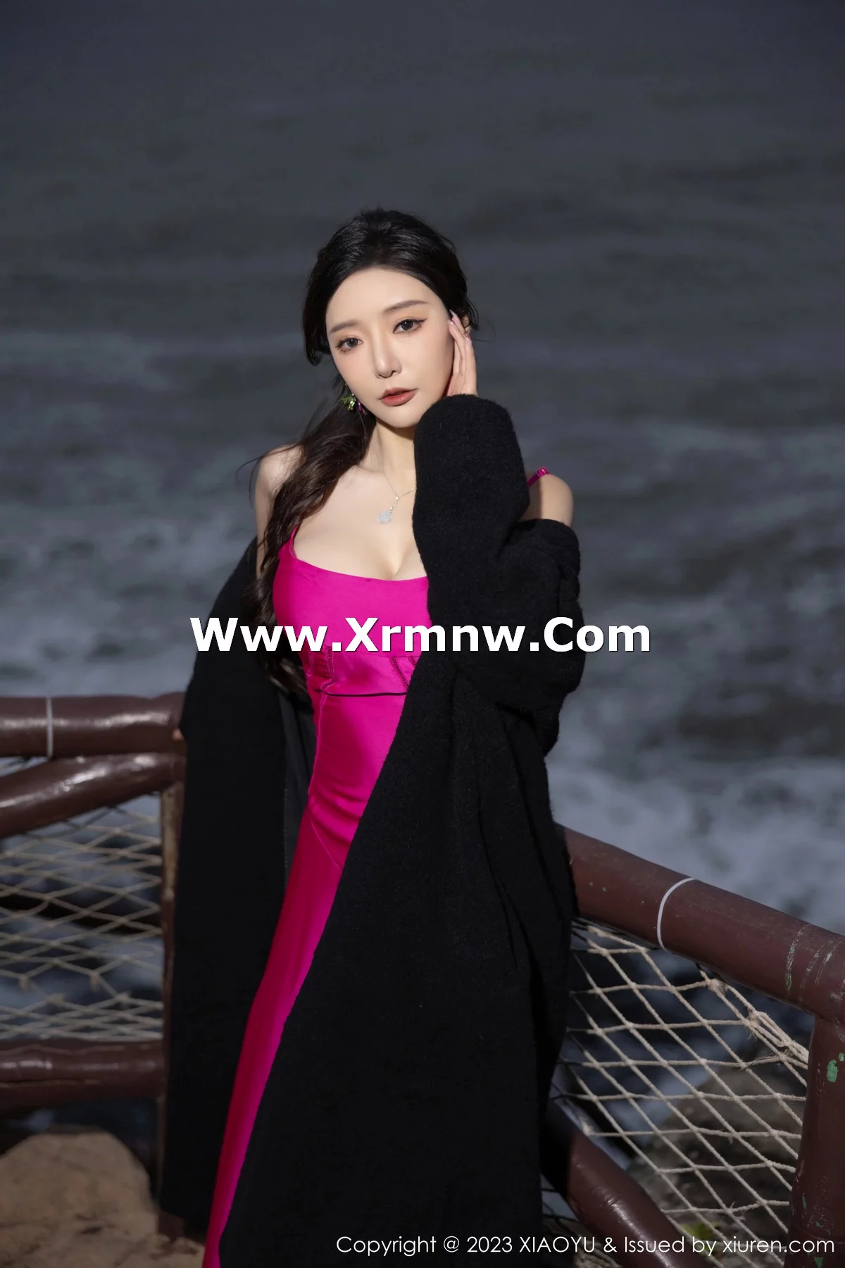 王馨瑶yanni红色吊带连衣长裙+黑色蕾丝情趣服迷人绝美写真 第 5 张