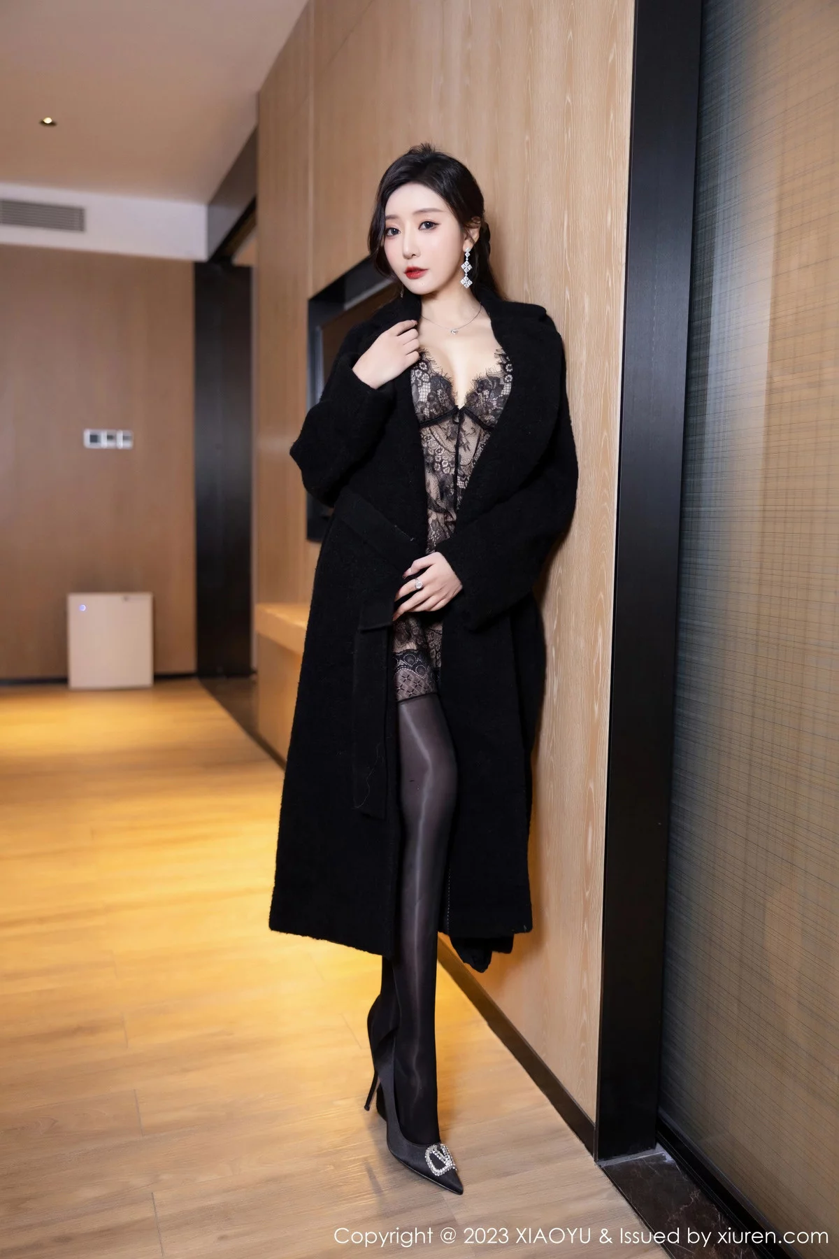 王馨瑶yanni红色吊带连衣长裙+黑色蕾丝情趣服迷人绝美写真 第 65 张