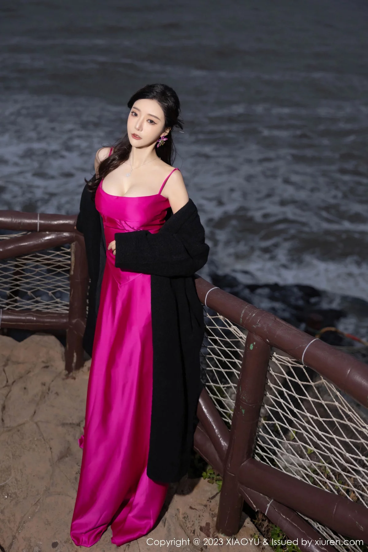王馨瑶yanni红色吊带连衣长裙+黑色蕾丝情趣服迷人绝美写真 第 7 张