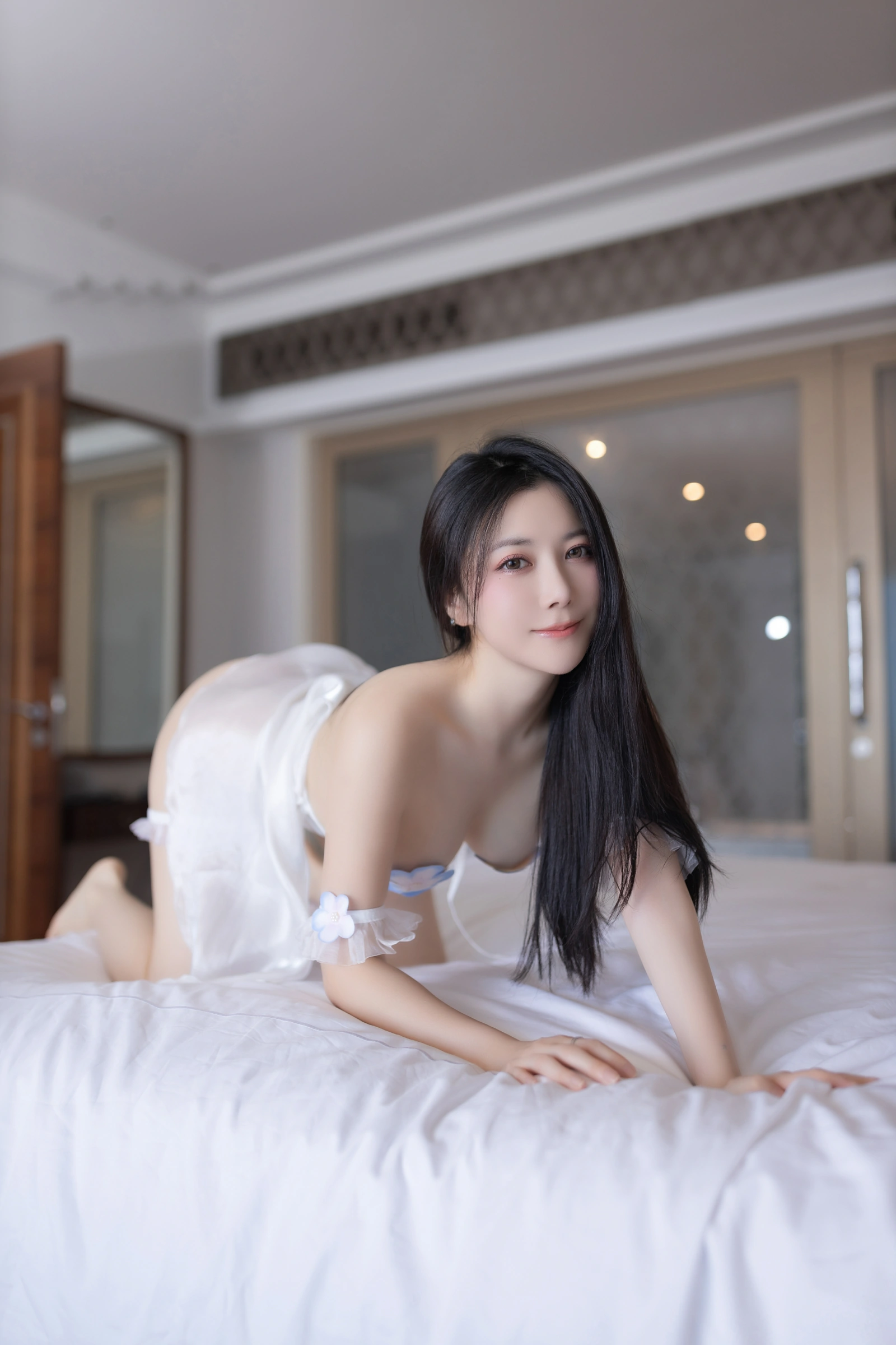 [秀人付费] 鱼子酱Fish 诱人私拍福利 纯白精灵 第 56 张