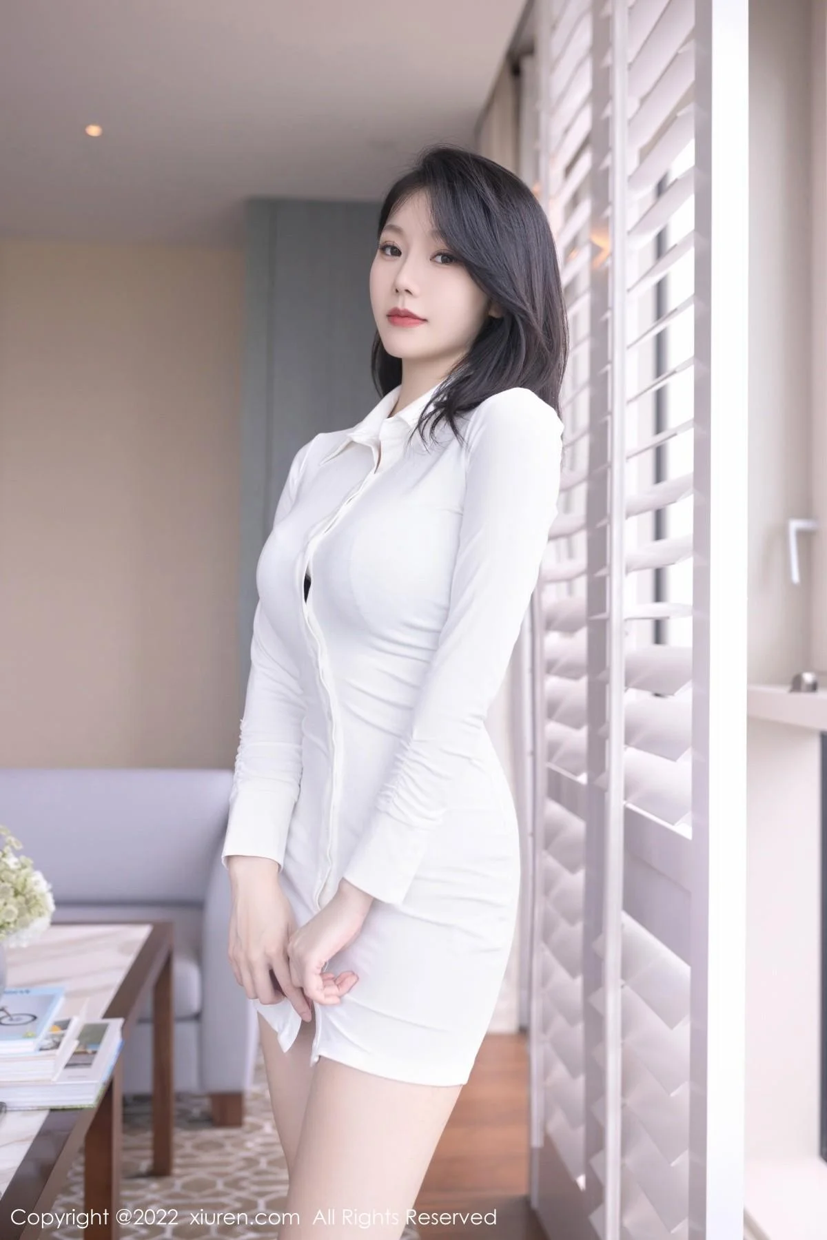 安然anran广州-云南旅拍简约白色衣半脱秀完美身材绝美写真 第 1 张
