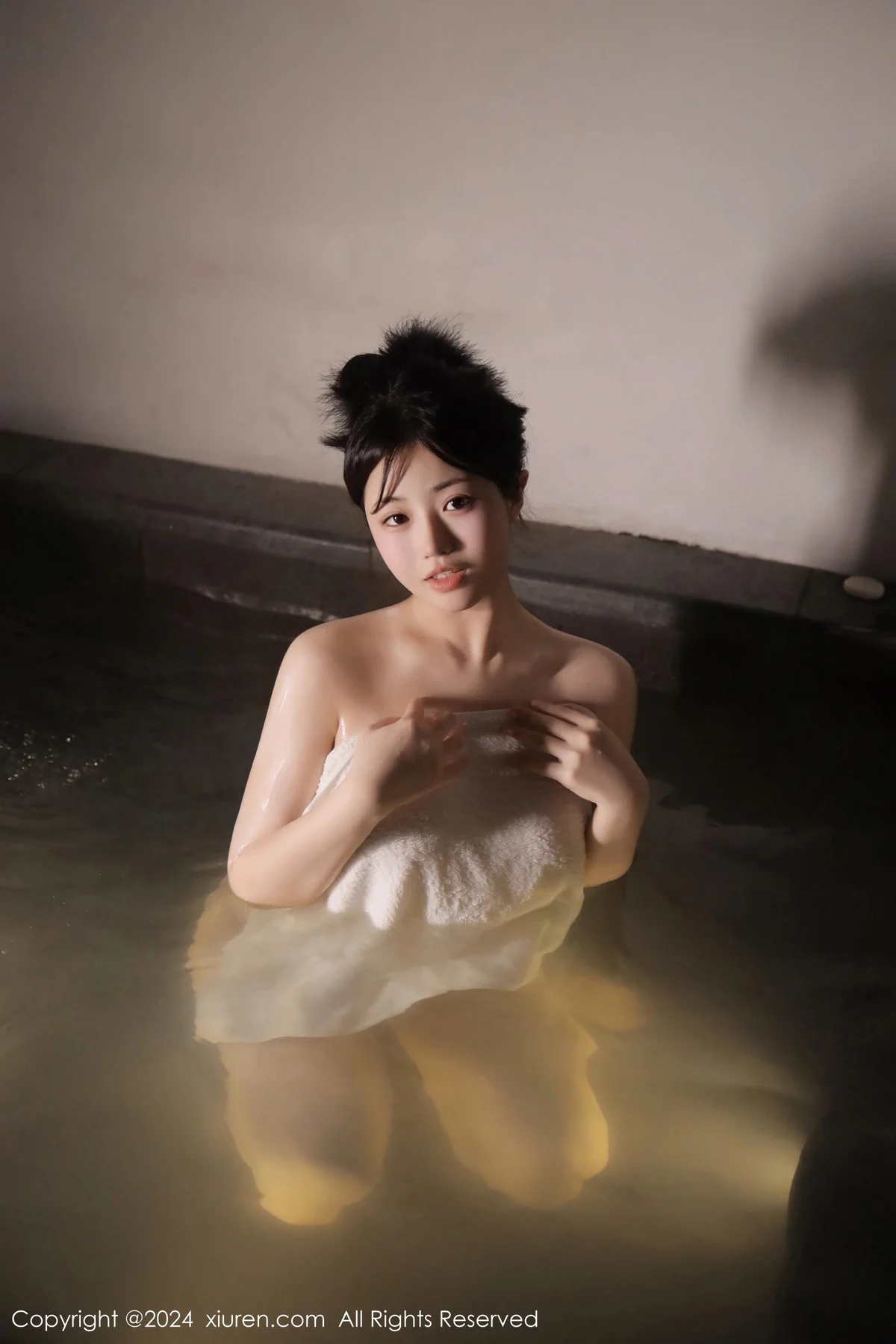 陈小花温泉场景性感白色浴巾裹身秀惹火身材绝美写真 第 16 张