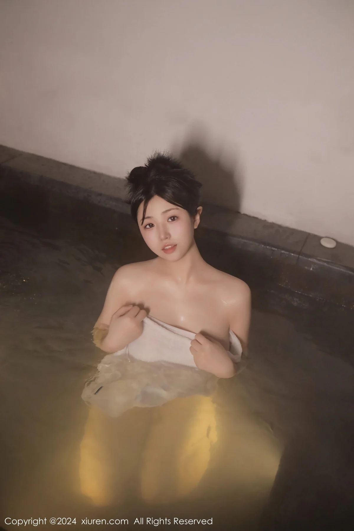 陈小花温泉场景性感白色浴巾裹身秀惹火身材绝美写真 第 18 张