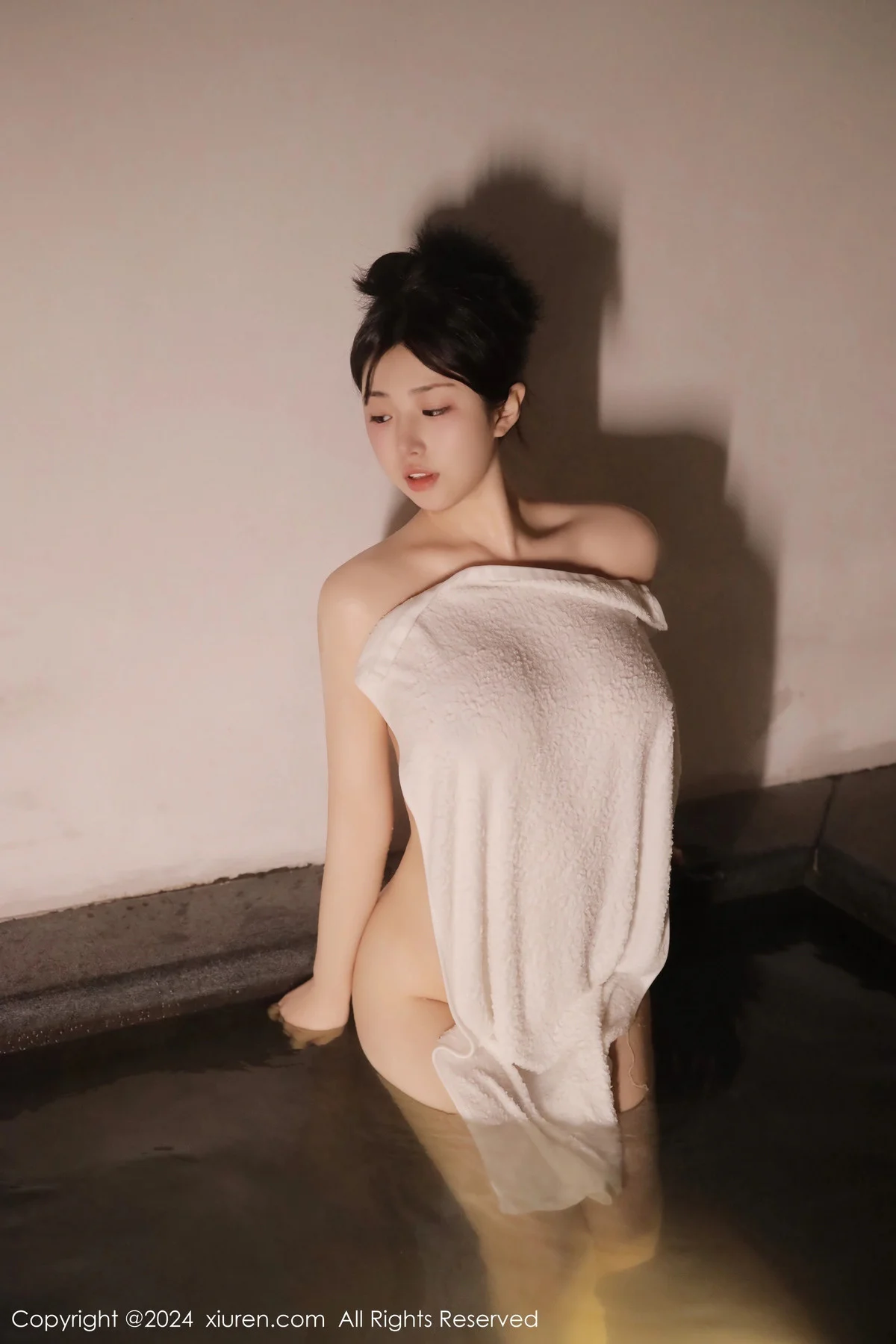 陈小花温泉场景性感白色浴巾裹身秀惹火身材绝美写真 第 39 张
