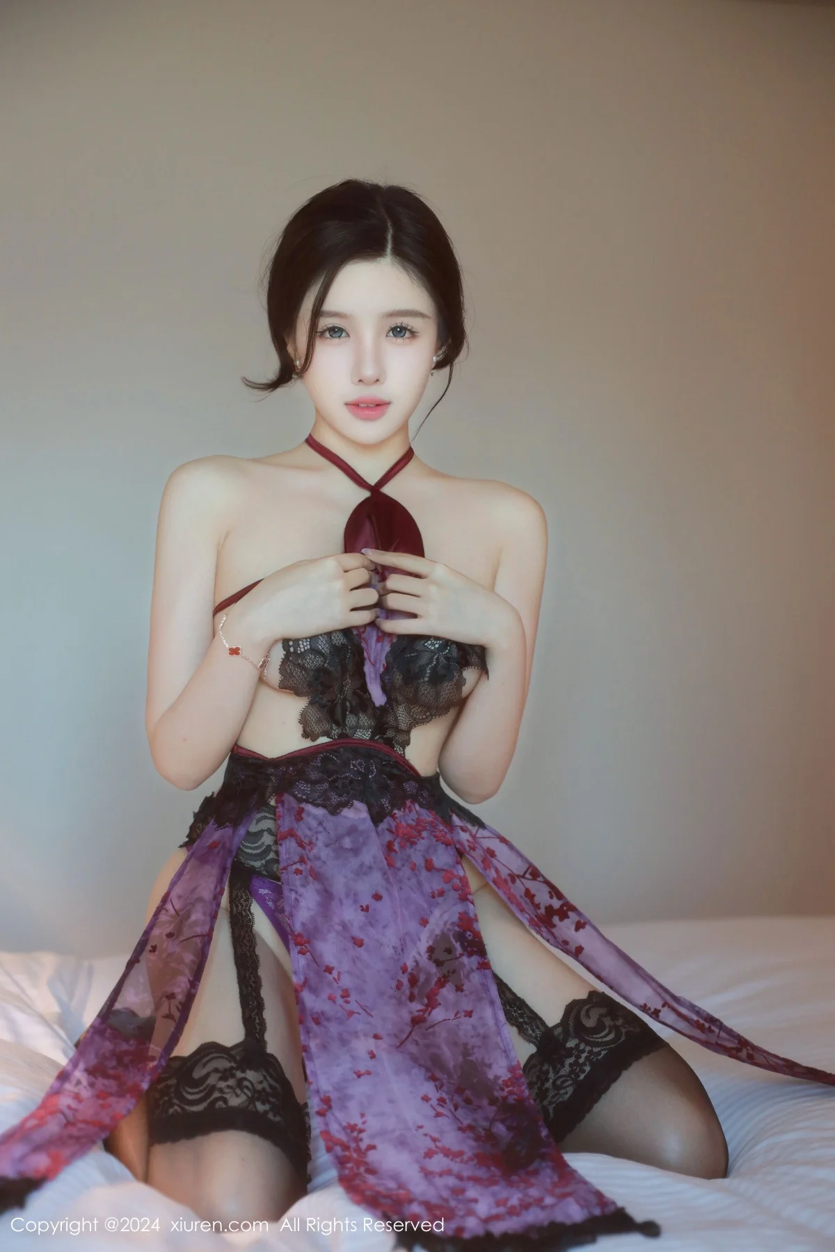 唐翩翩性感紫黑色情趣内衣配黑丝吊袜秀完美身材绝美写真 第 17 张