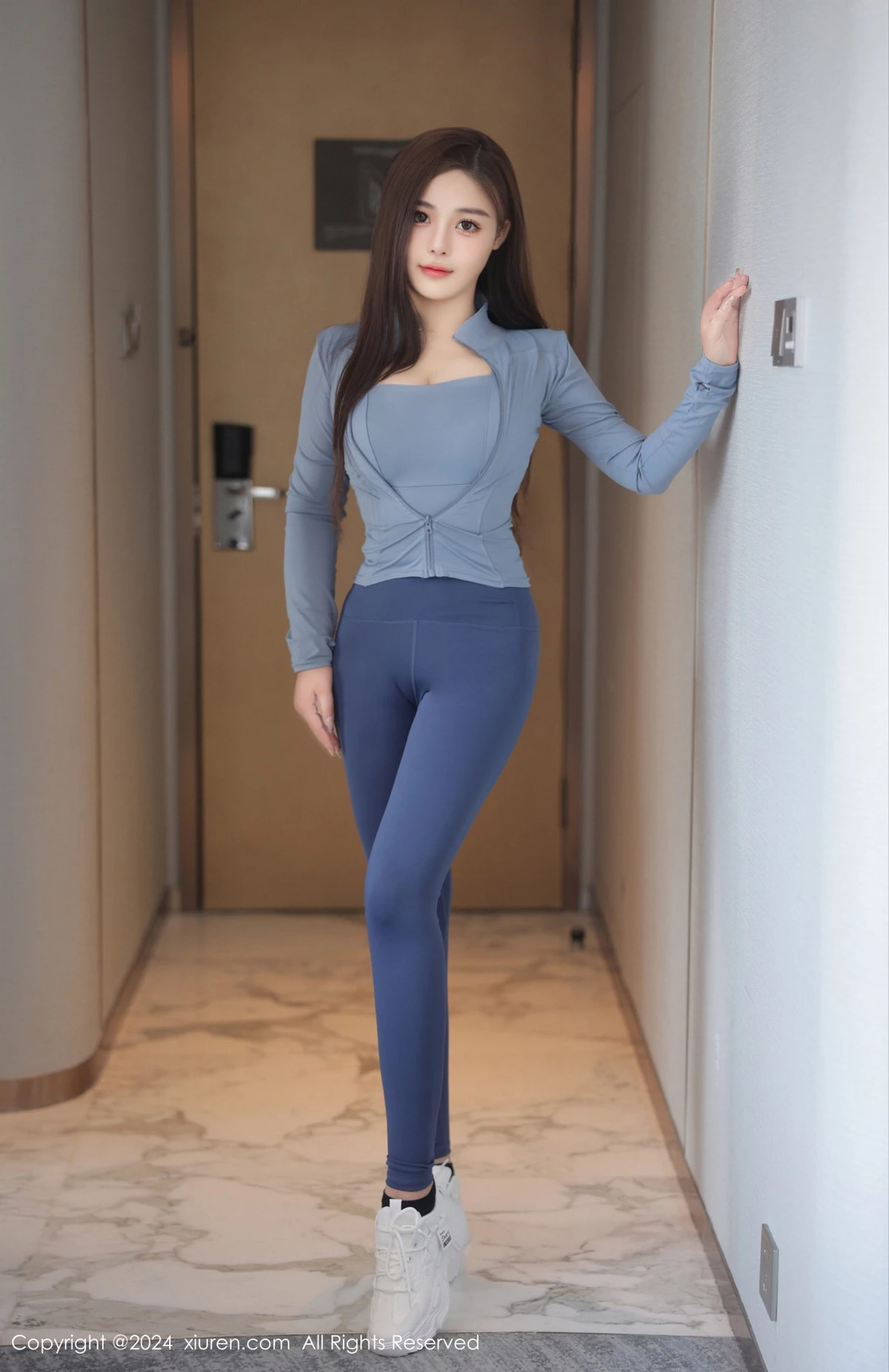 王雅姗是我性感浅蓝色瑜伽服饰紧身秀完美身材迷人绝美写真 第 1 张