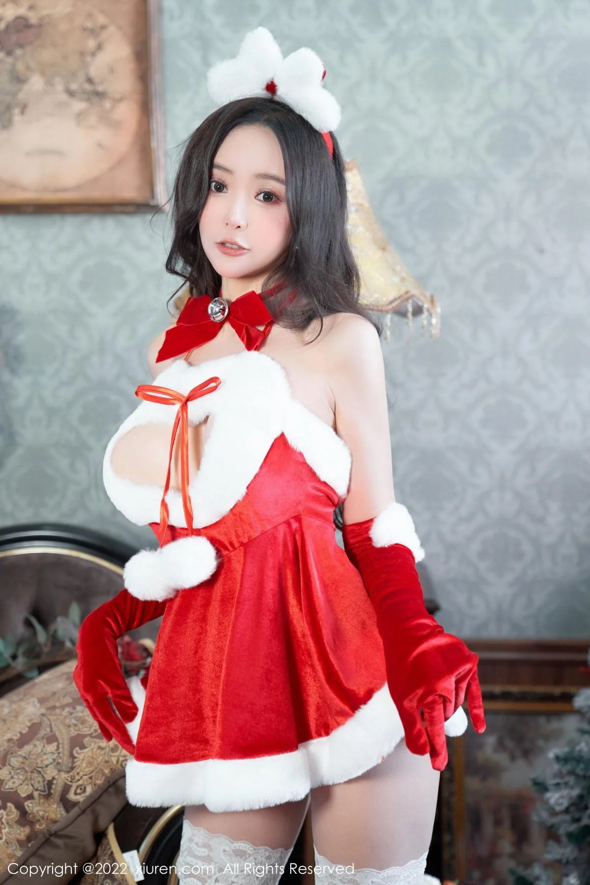 王馨瑶yanni性感红色圣诞装服配白丝袜秀完美身材绝美写真 第 28 张