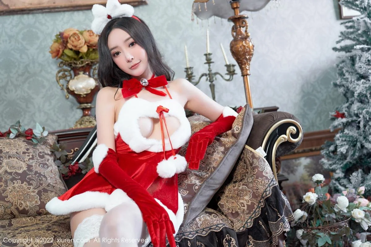 王馨瑶yanni性感红色圣诞装服配白丝袜秀完美身材绝美写真 第 8 张