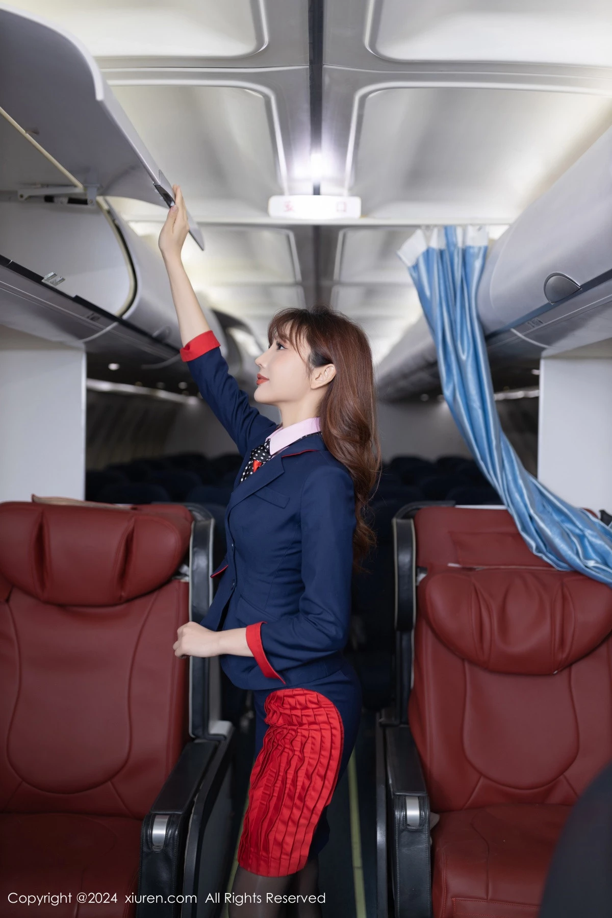 陆萱萱性感粉色空姐制服露粉色内衣秀柔美身段迷人绝美写真 第 5 张