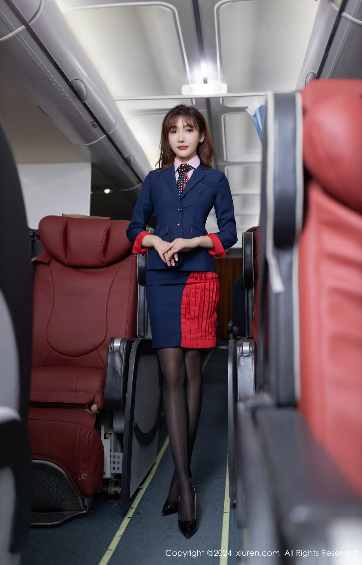 陆萱萱性感粉色空姐制服露粉色内衣秀柔美身段迷人绝美写真 第 6 张