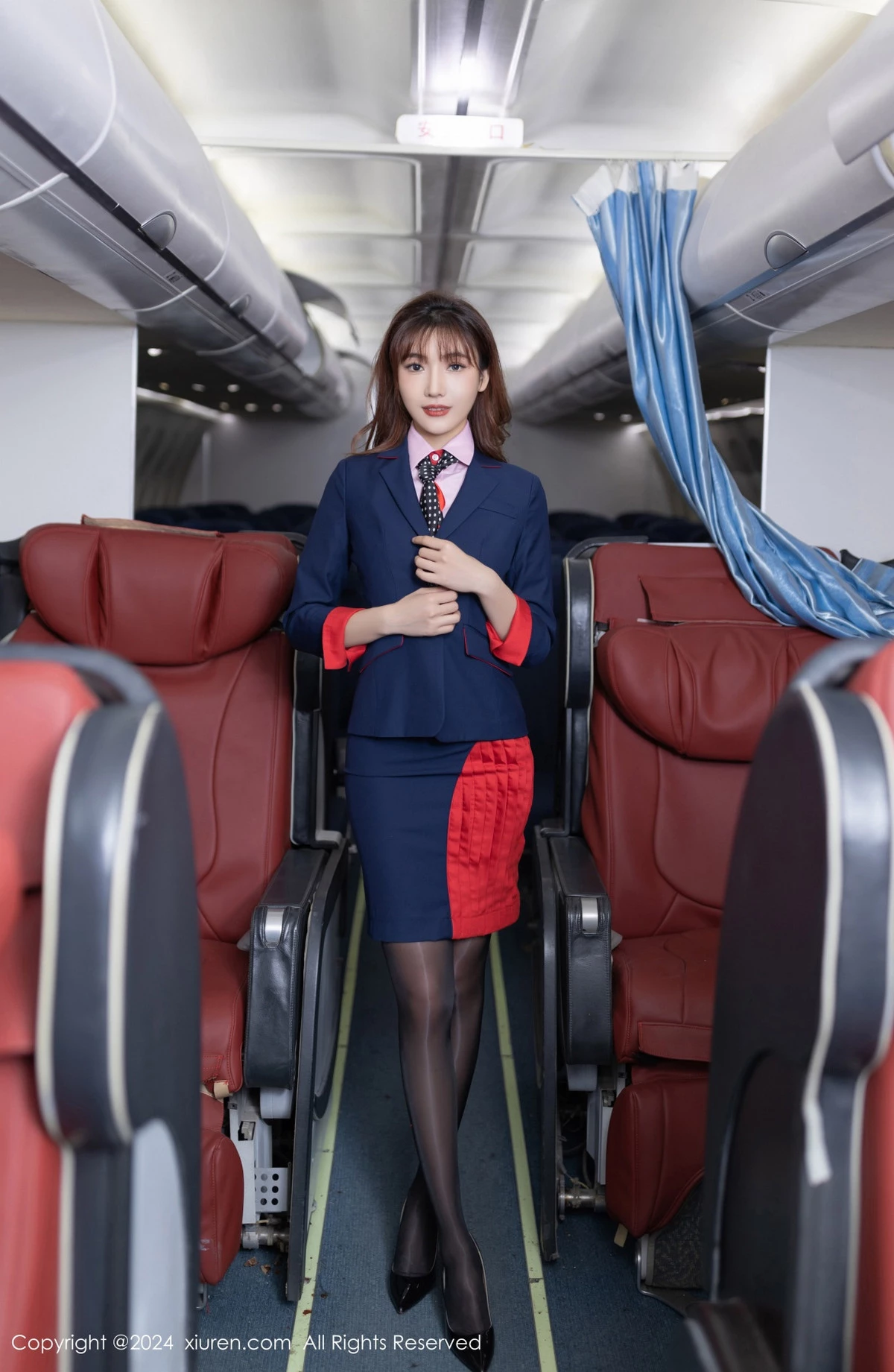 陆萱萱性感粉色空姐制服露粉色内衣秀柔美身段迷人绝美写真 第 7 张