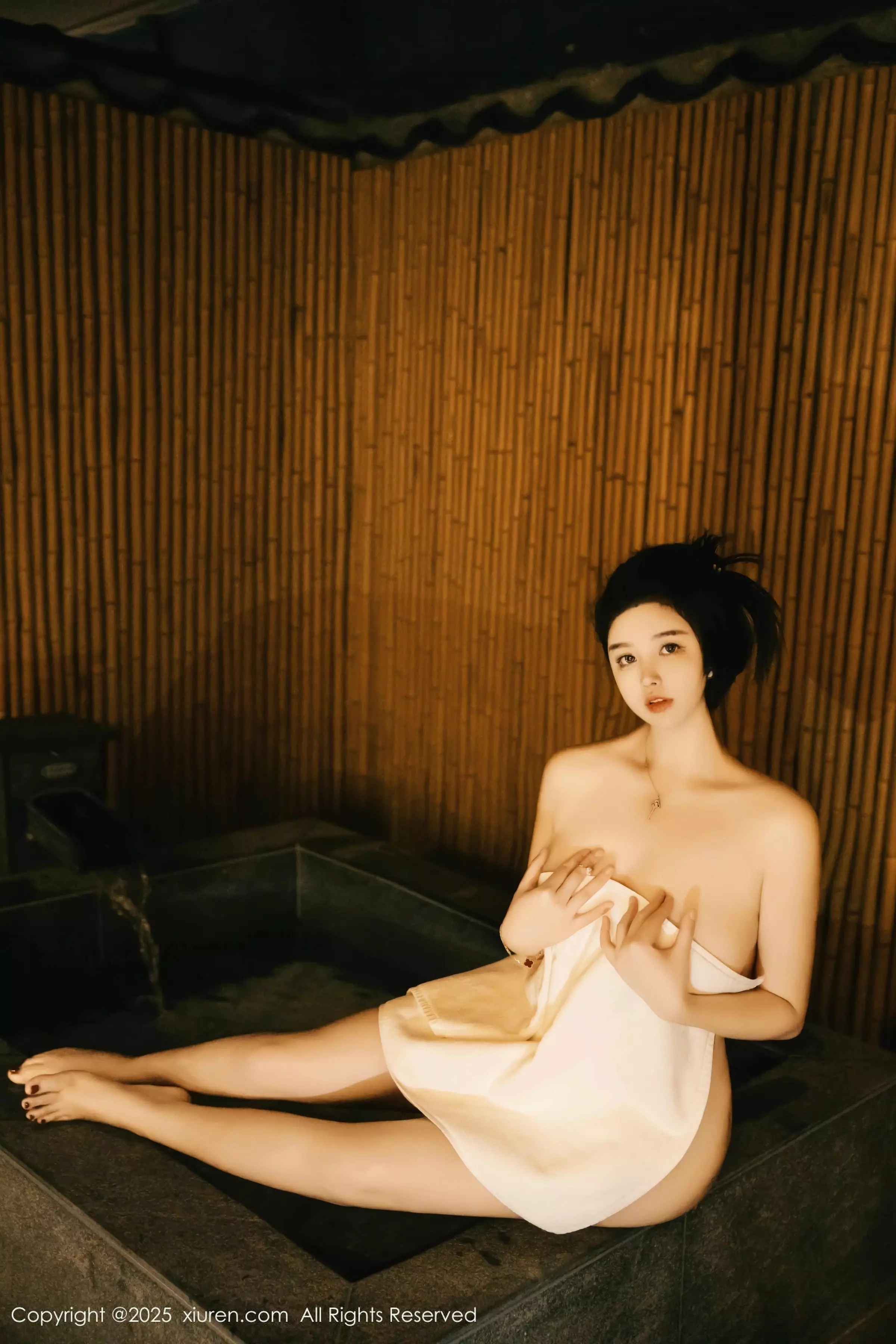 林若凡F温泉主题性感白色浴巾半撩秀丰腴身材惹火绝美写真 第 11 张