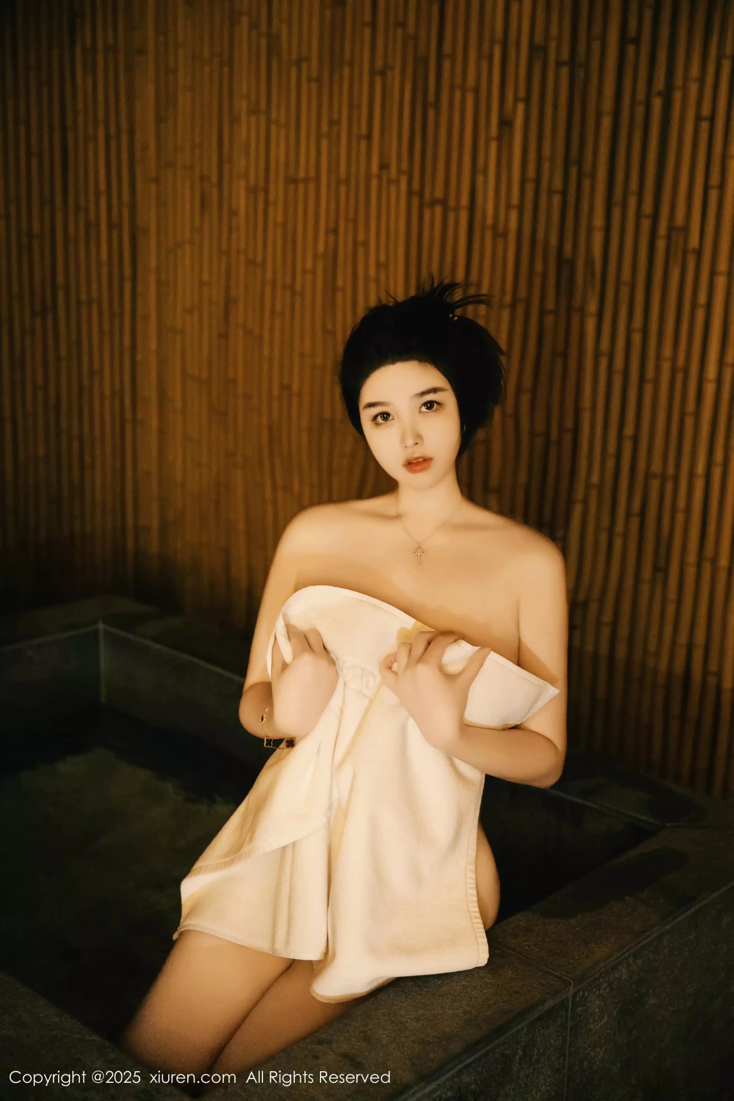 林若凡F温泉主题性感白色浴巾半撩秀丰腴身材惹火绝美写真 第 15 张