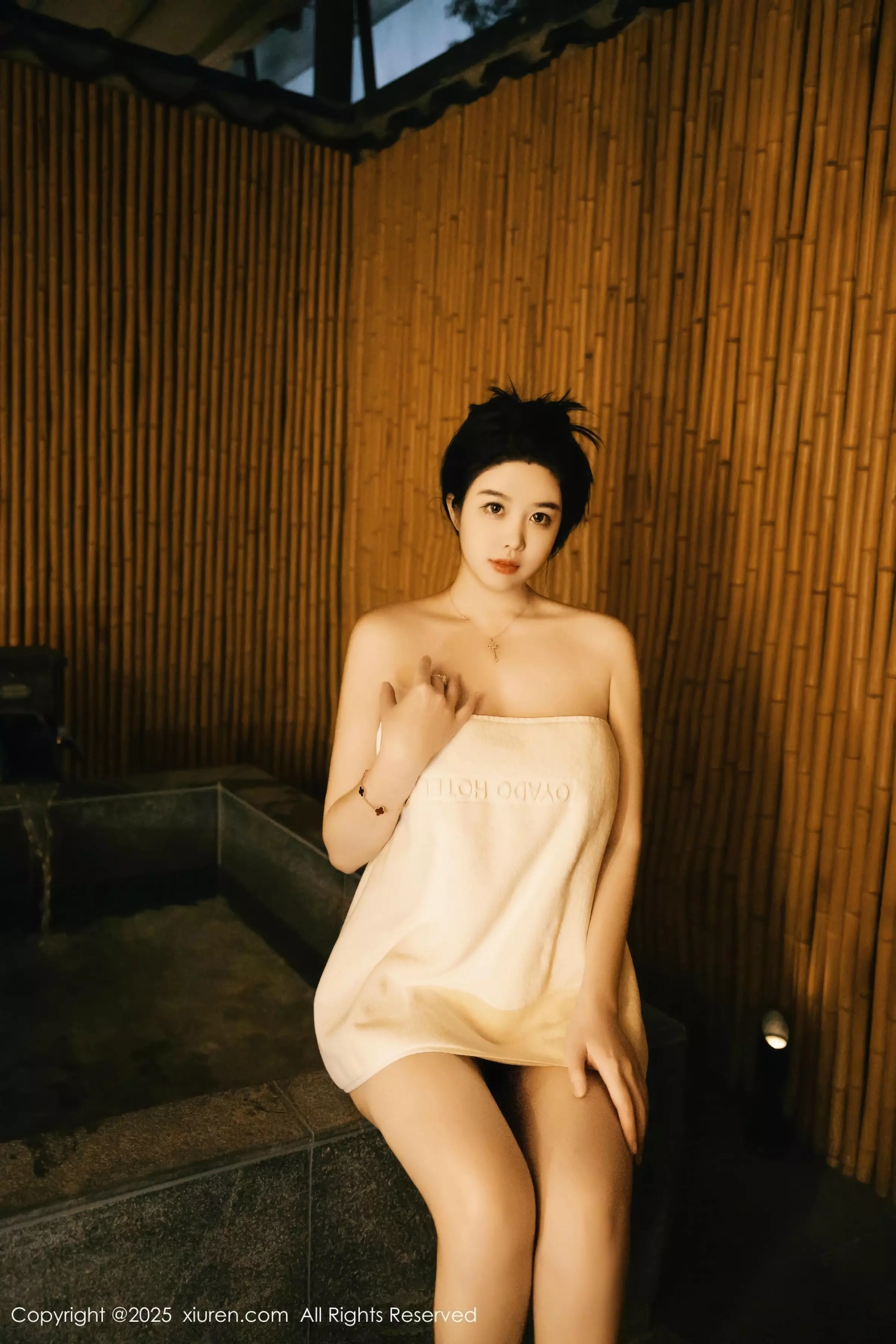 林若凡F温泉主题性感白色浴巾半撩秀丰腴身材惹火绝美写真 第 2 张