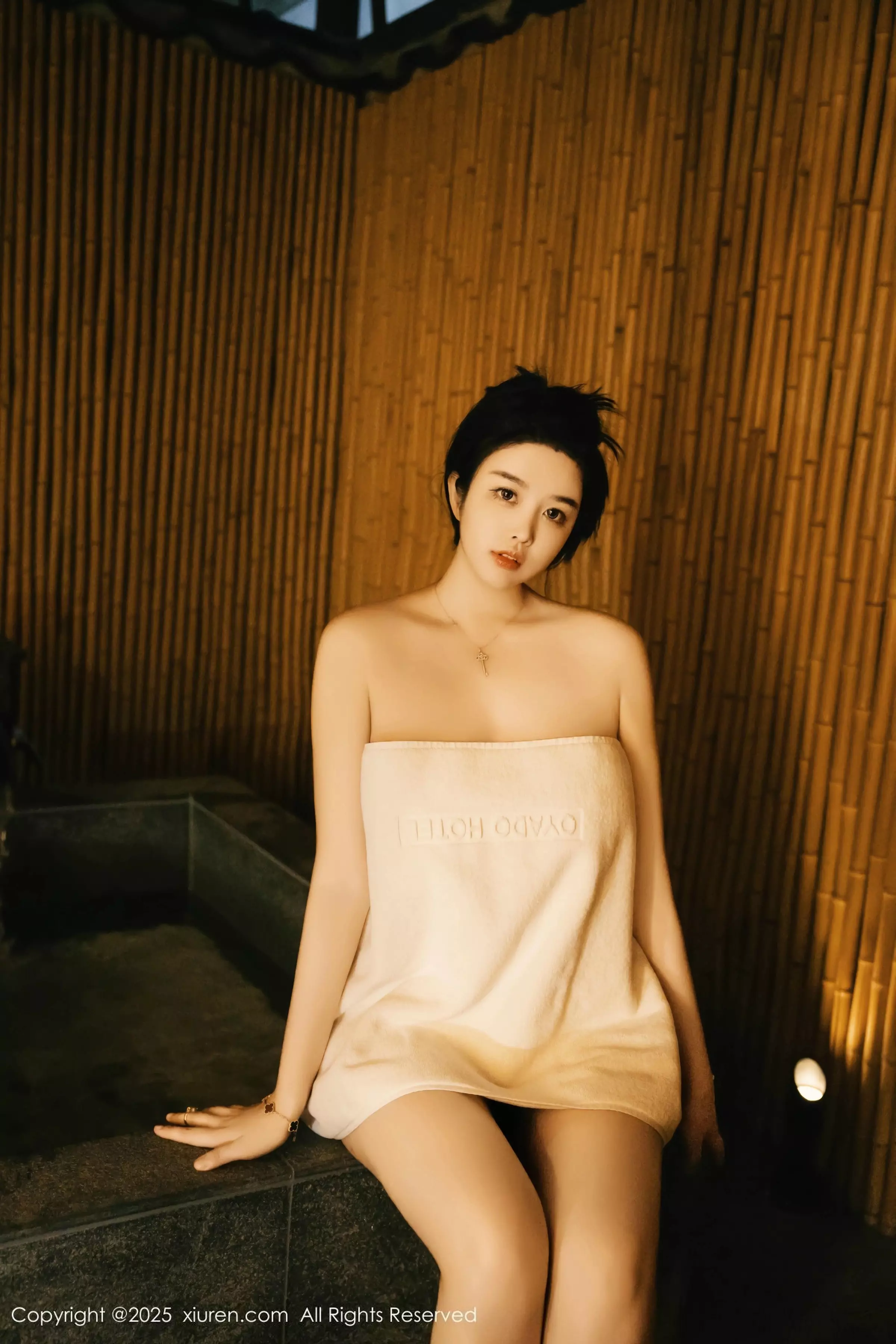 林若凡F温泉主题性感白色浴巾半撩秀丰腴身材惹火绝美写真 第 4 张