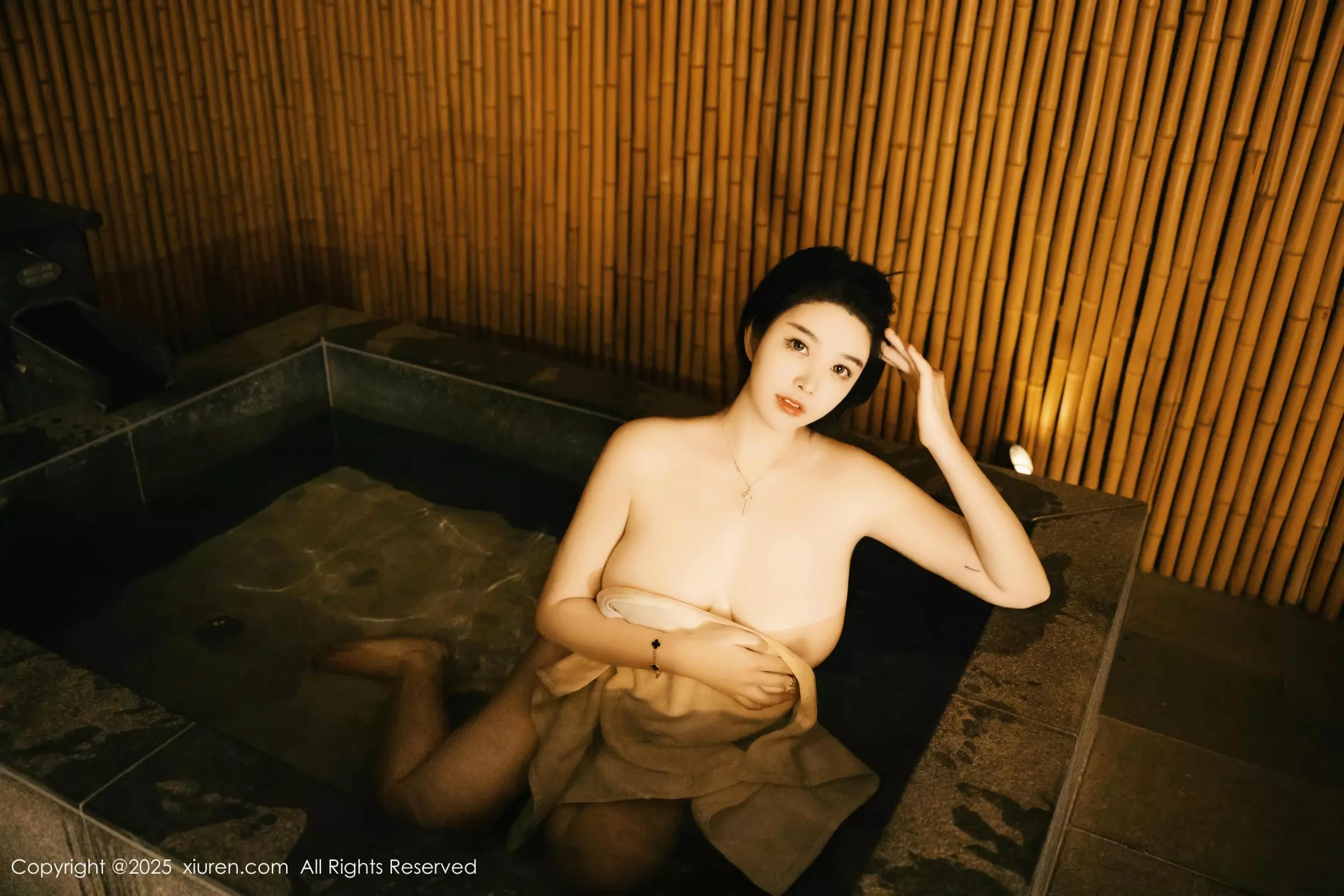 林若凡F温泉主题性感白色浴巾半撩秀丰腴身材惹火绝美写真 第 41 张