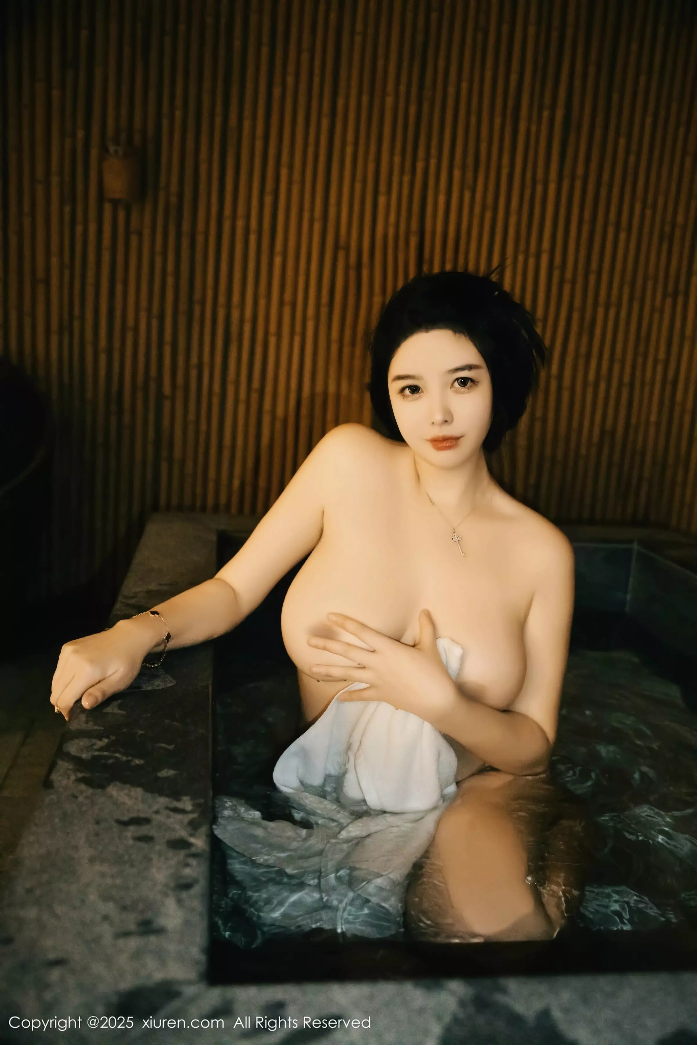 林若凡F温泉主题性感白色浴巾半撩秀丰腴身材惹火绝美写真 第 51 张