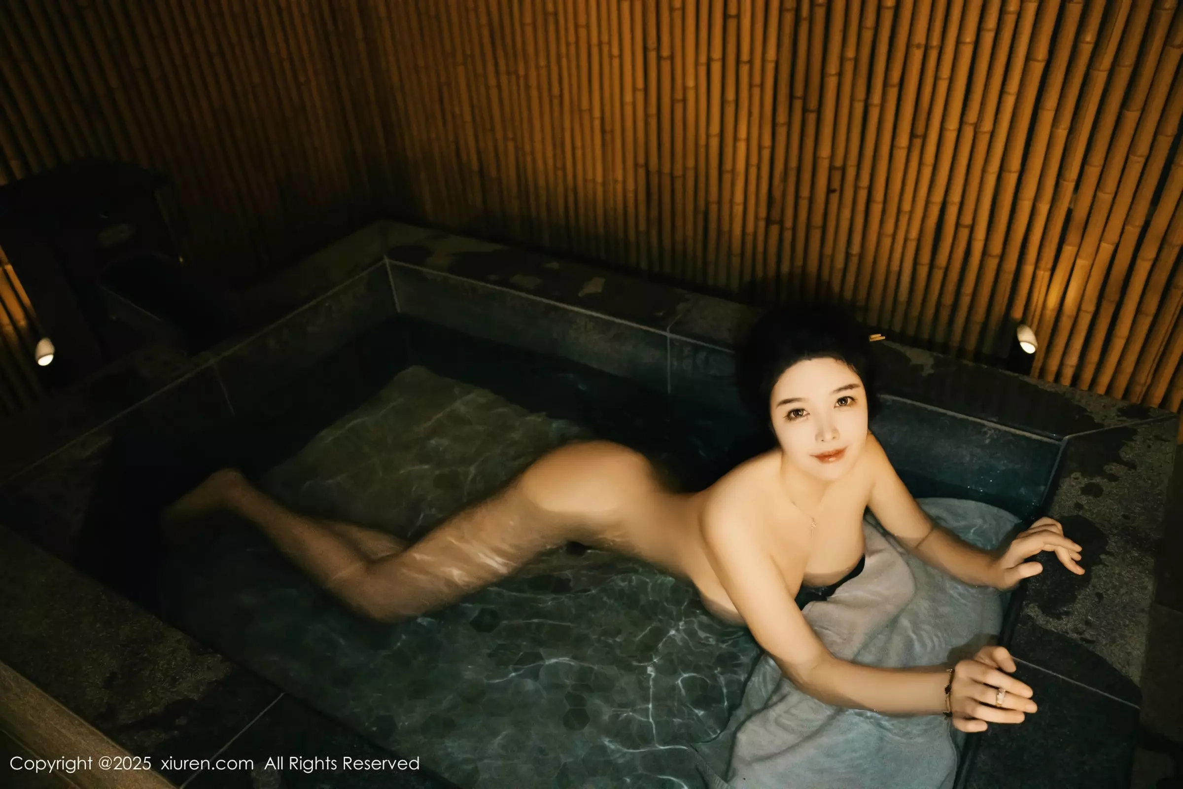 林若凡F温泉主题性感白色浴巾半撩秀丰腴身材惹火绝美写真 第 69 张