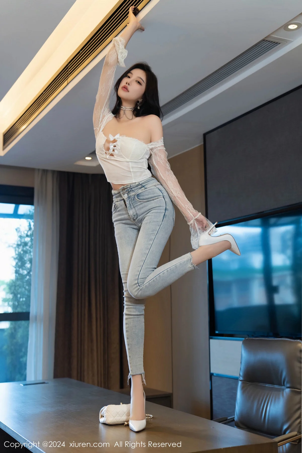 杨晨晨Yome性感白色上衣配牛仔长裤秀丰腴身姿绝美写真 第 104 张