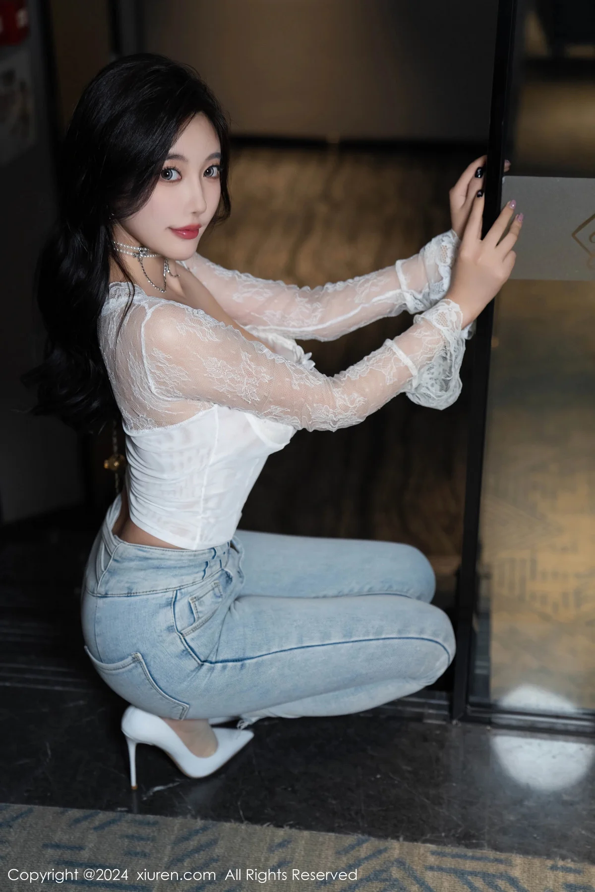 杨晨晨Yome性感白色上衣配牛仔长裤秀丰腴身姿绝美写真 第 29 张