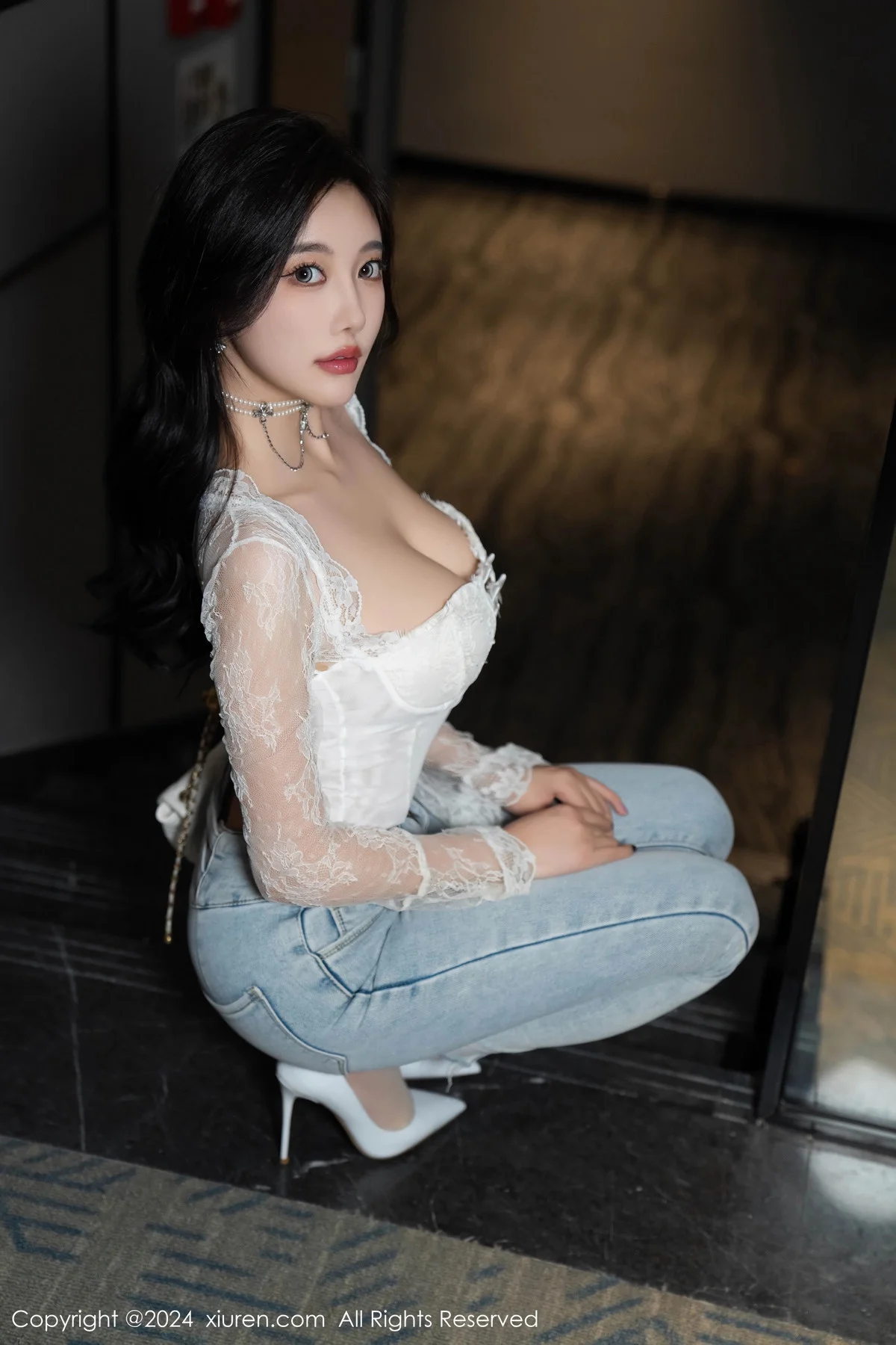 杨晨晨Yome性感白色上衣配牛仔长裤秀丰腴身姿绝美写真 第 32 张