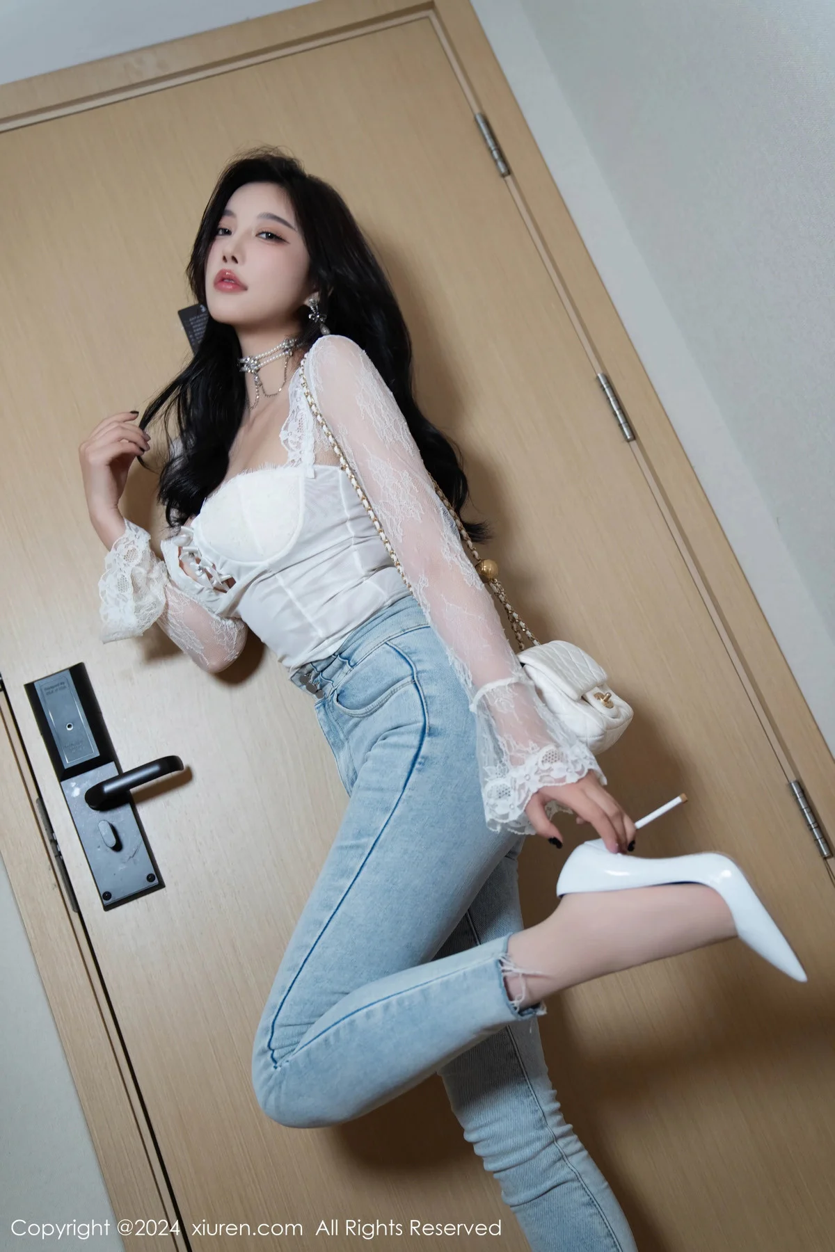 杨晨晨Yome性感白色上衣配牛仔长裤秀丰腴身姿绝美写真 第 64 张