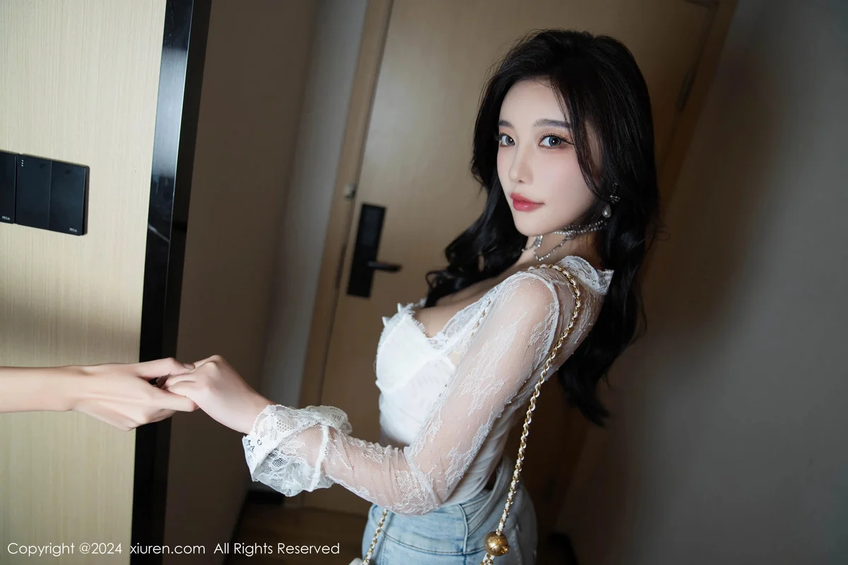 杨晨晨Yome性感白色上衣配牛仔长裤秀丰腴身姿绝美写真 第 75 张
