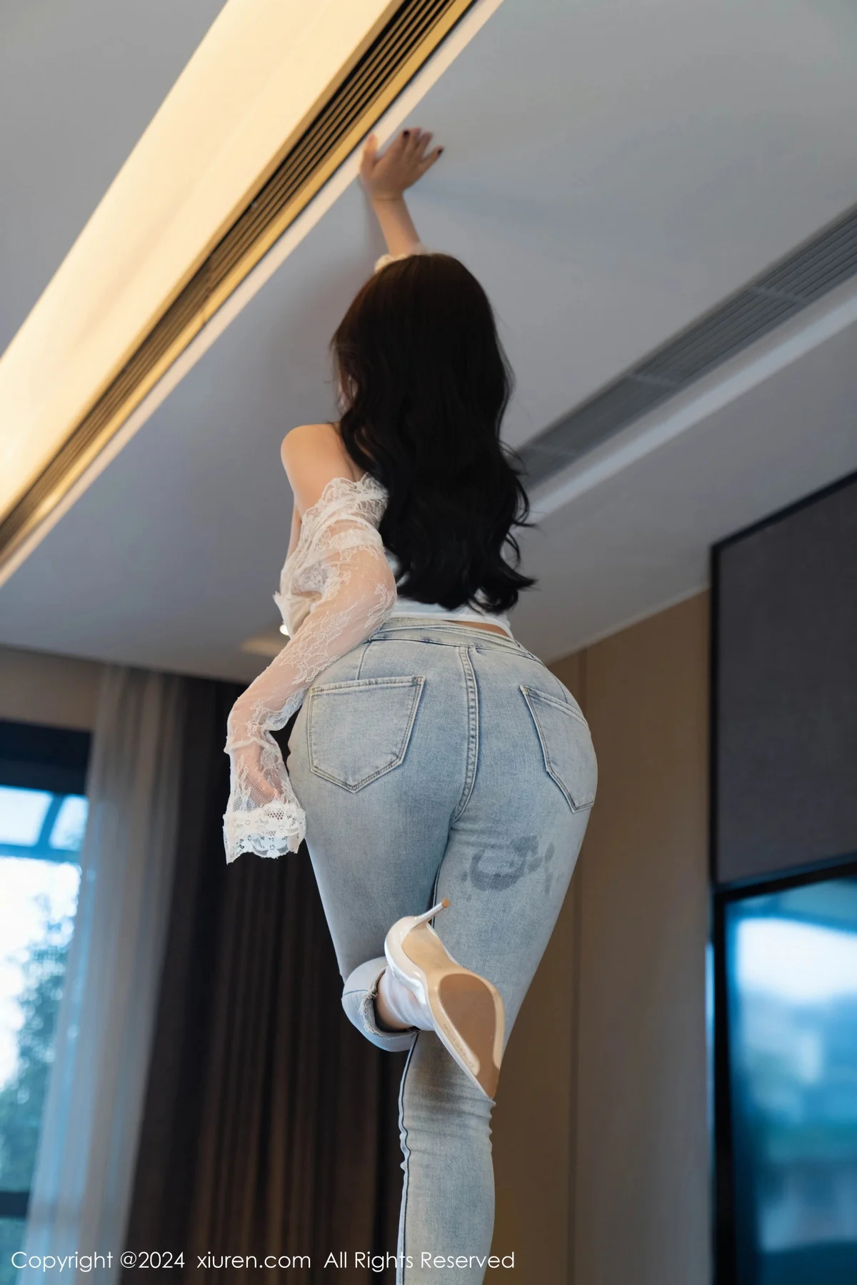 杨晨晨Yome性感白色上衣配牛仔长裤秀丰腴身姿绝美写真 第 96 张