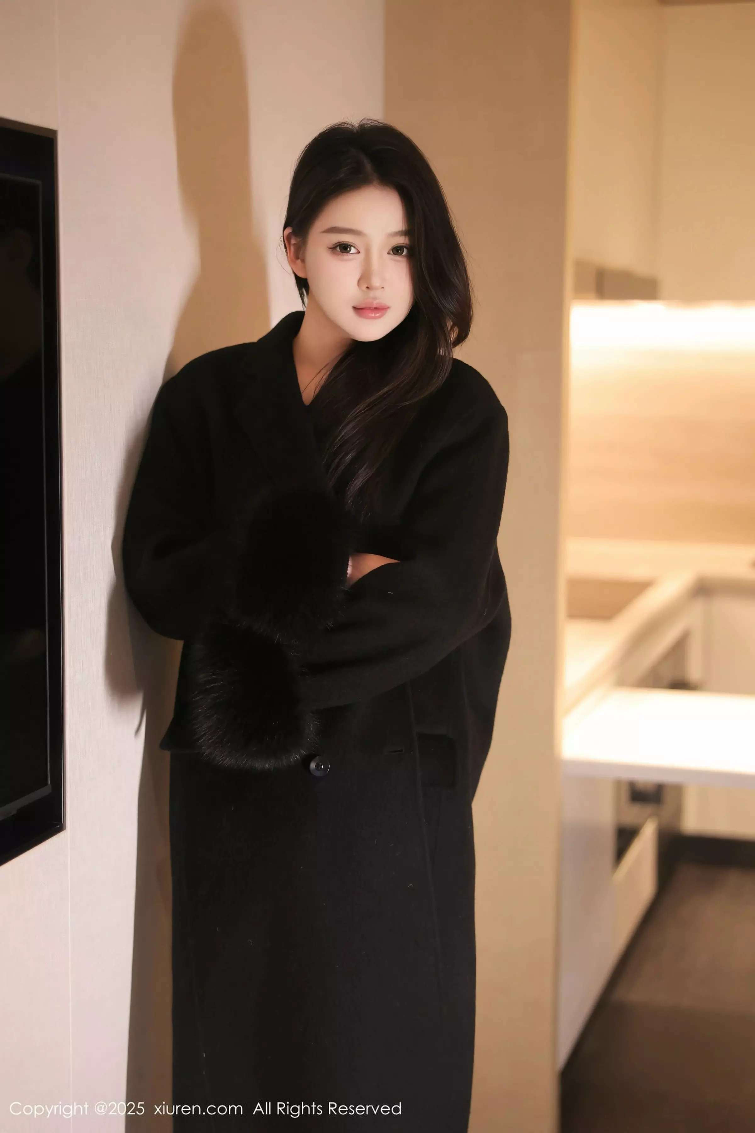 温妮性感紫色薄透情趣服饰配超薄黑丝秀凹凸身材绝美写真 第 2 张
