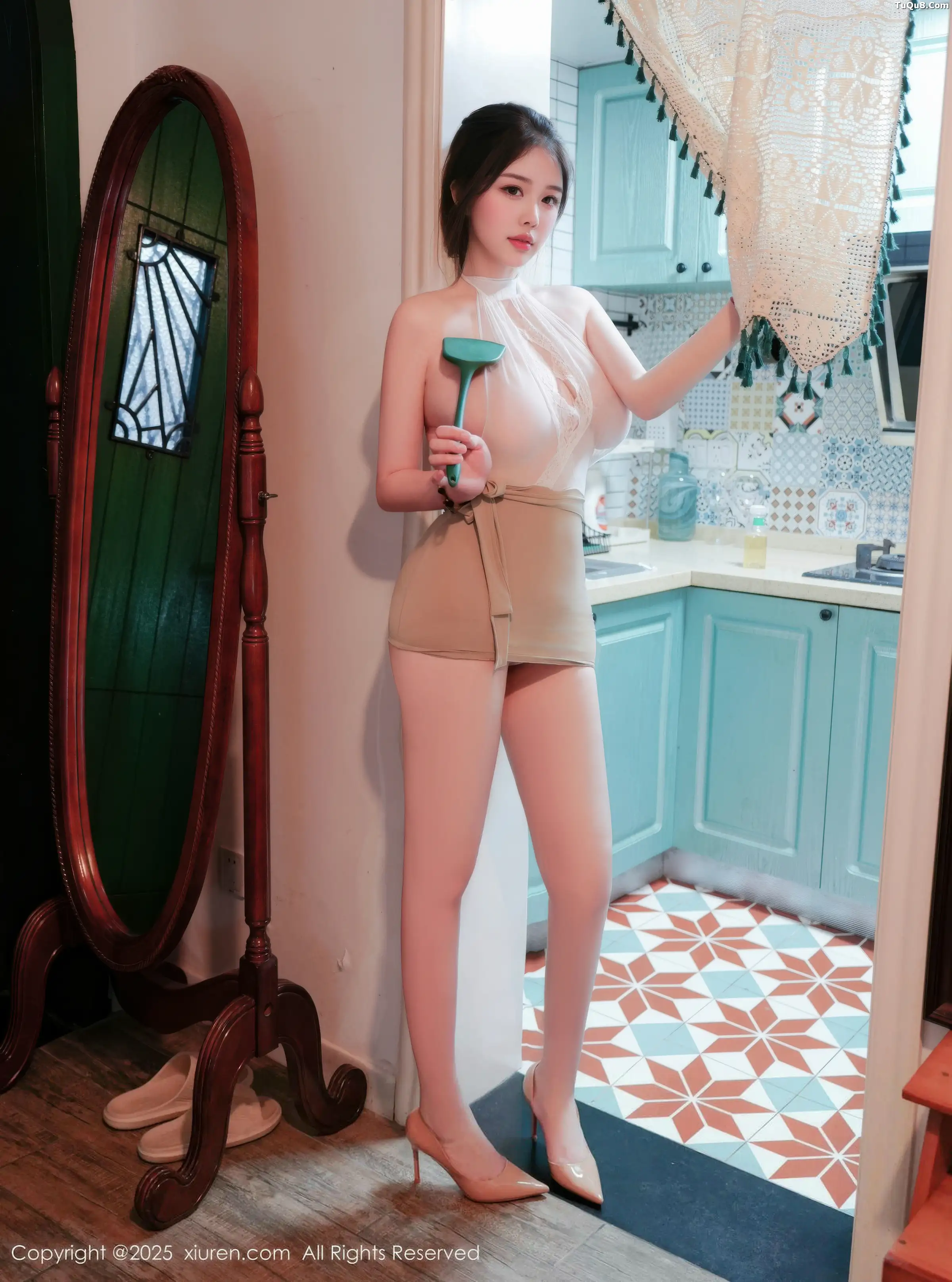 李星儿厨房场景性感白色深V服饰露白色内衣秀丰满身材写真 第 3 张