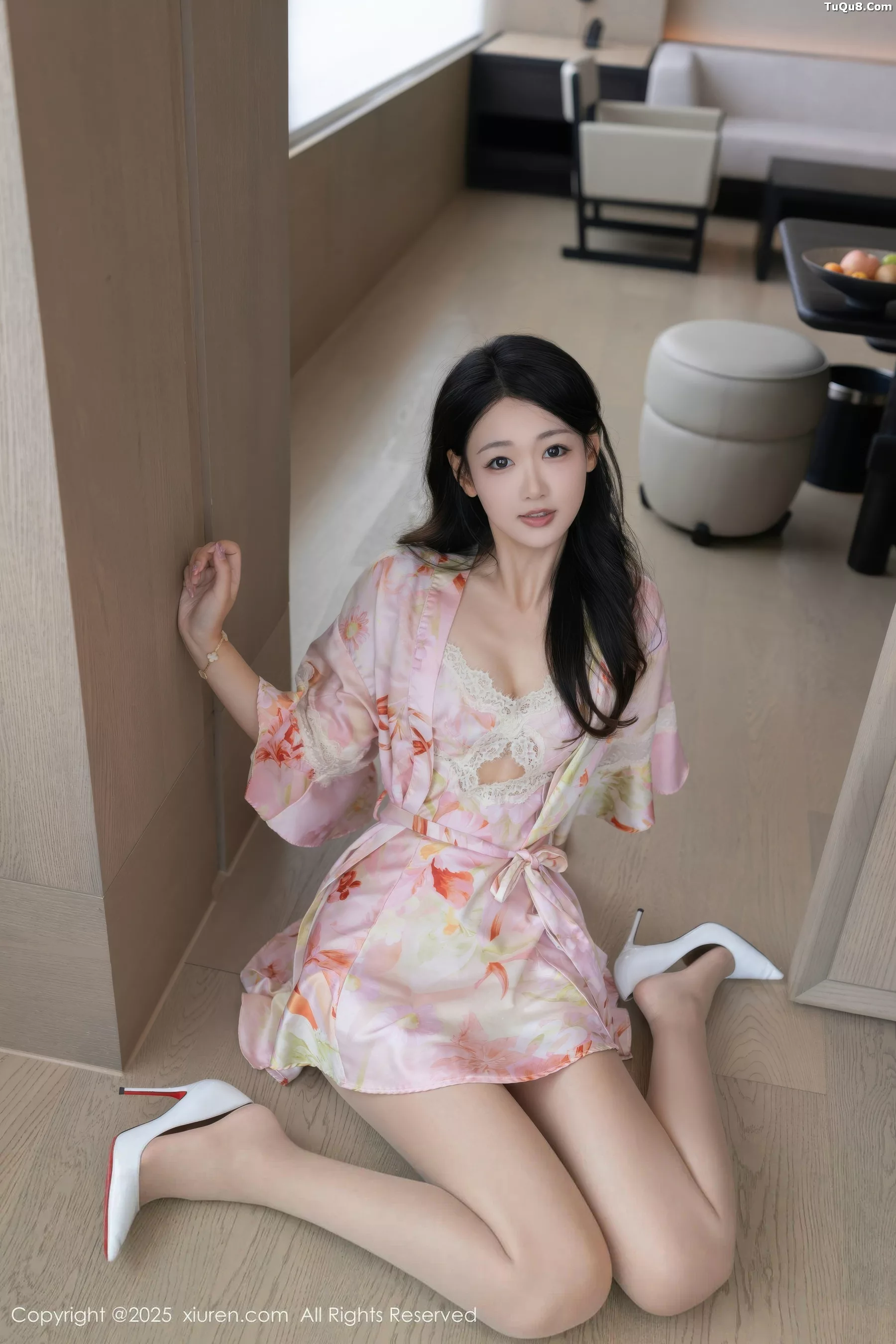 唐安琪性感粉色睡袍露粉色内衣配超薄肉丝秀曼妙身姿绝美写真 第 15 张
