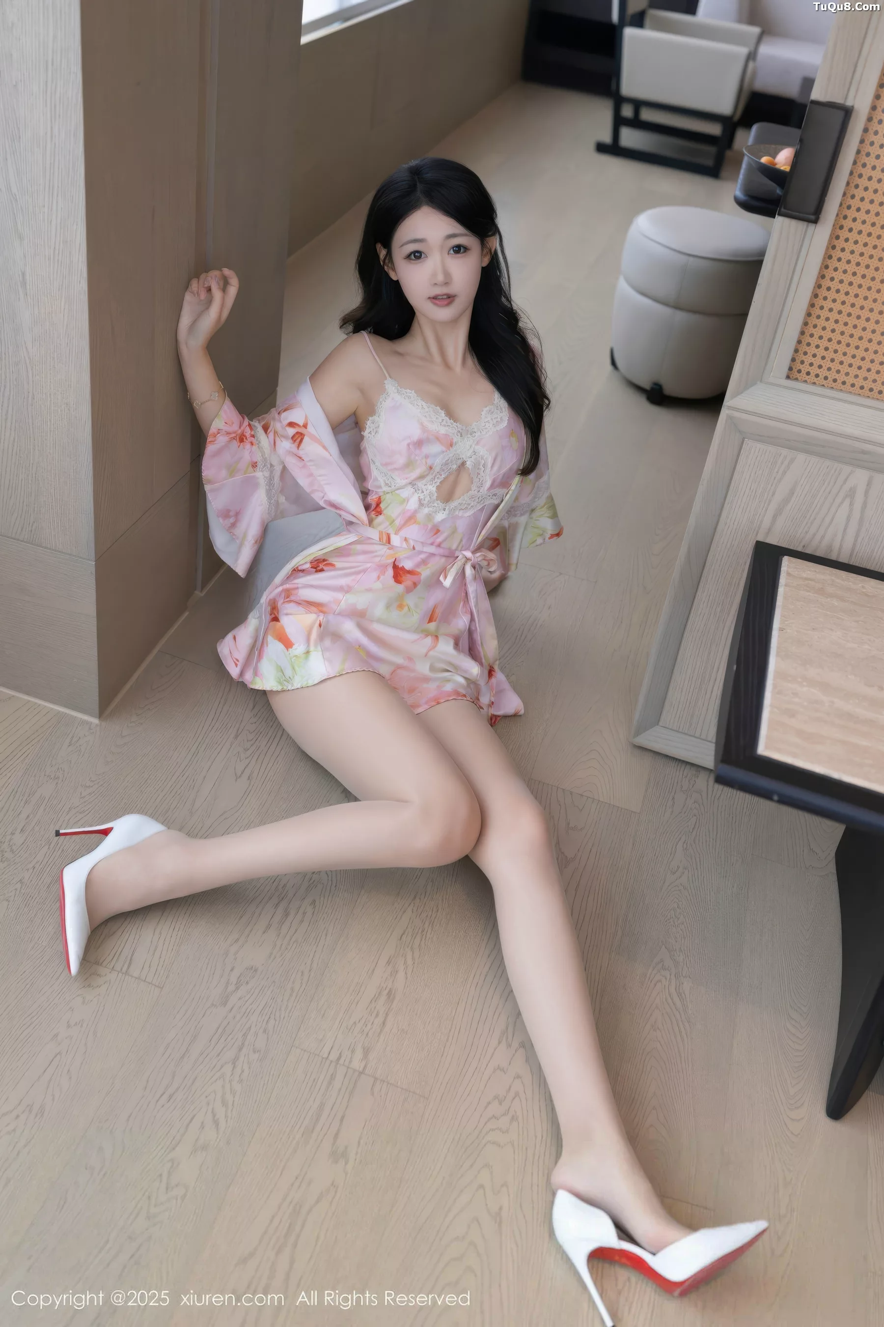 唐安琪性感粉色睡袍露粉色内衣配超薄肉丝秀曼妙身姿绝美写真 第 17 张
