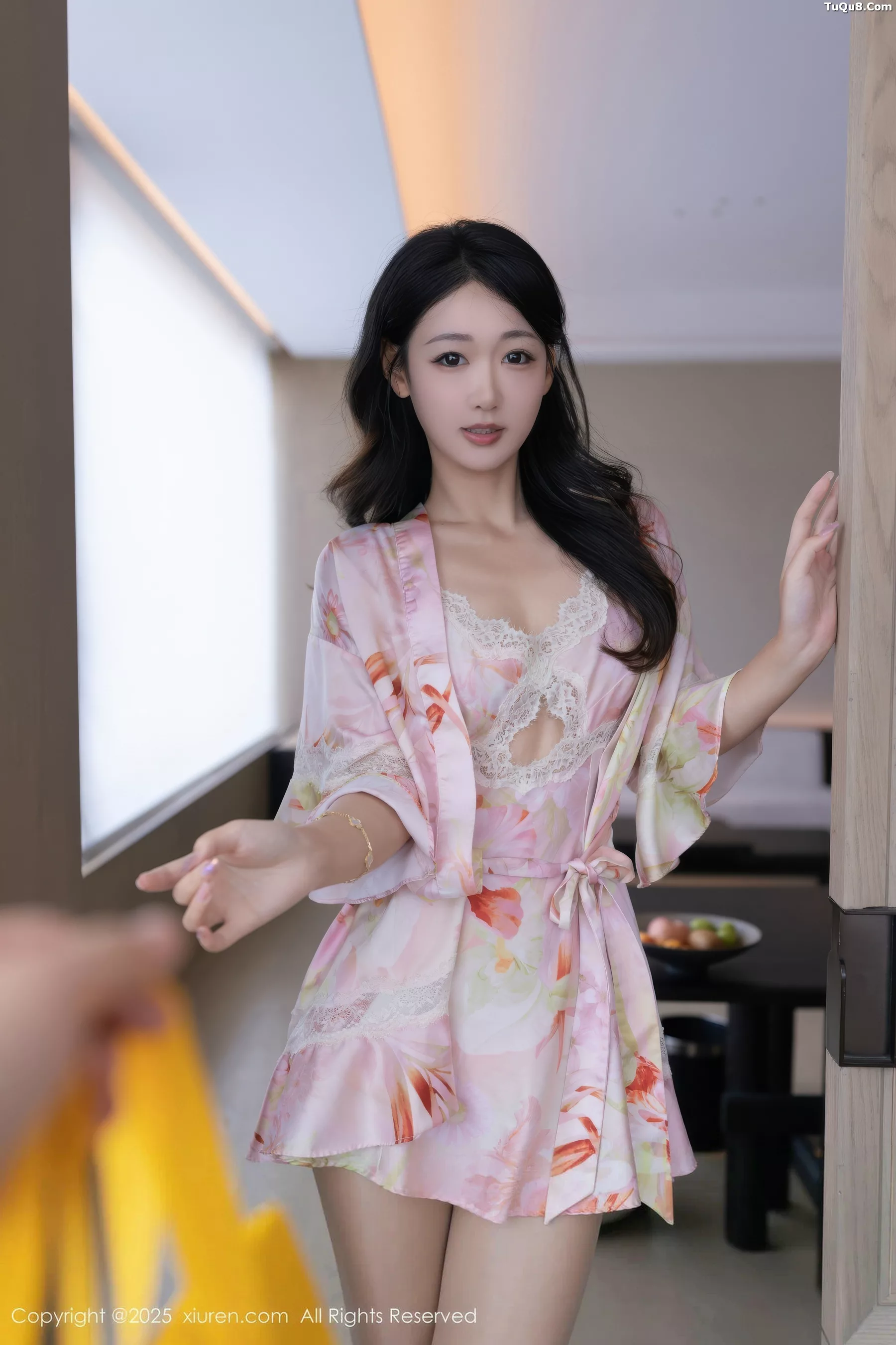 唐安琪性感粉色睡袍露粉色内衣配超薄肉丝秀曼妙身姿绝美写真 第 23 张