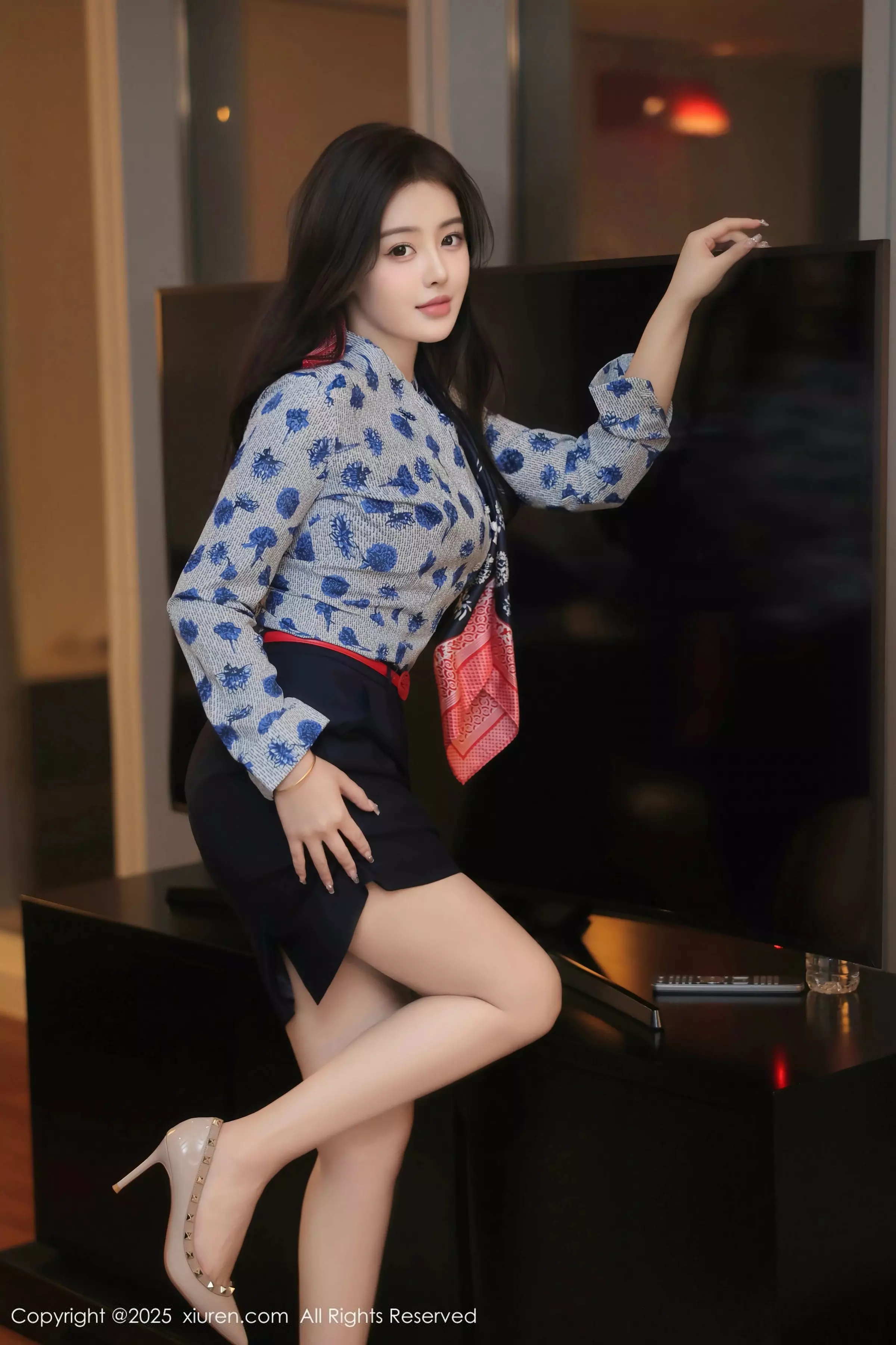 希雅sia性感空姐制服露紫色情趣内衣秀丰腴身材完美绝美写真 第 11 张