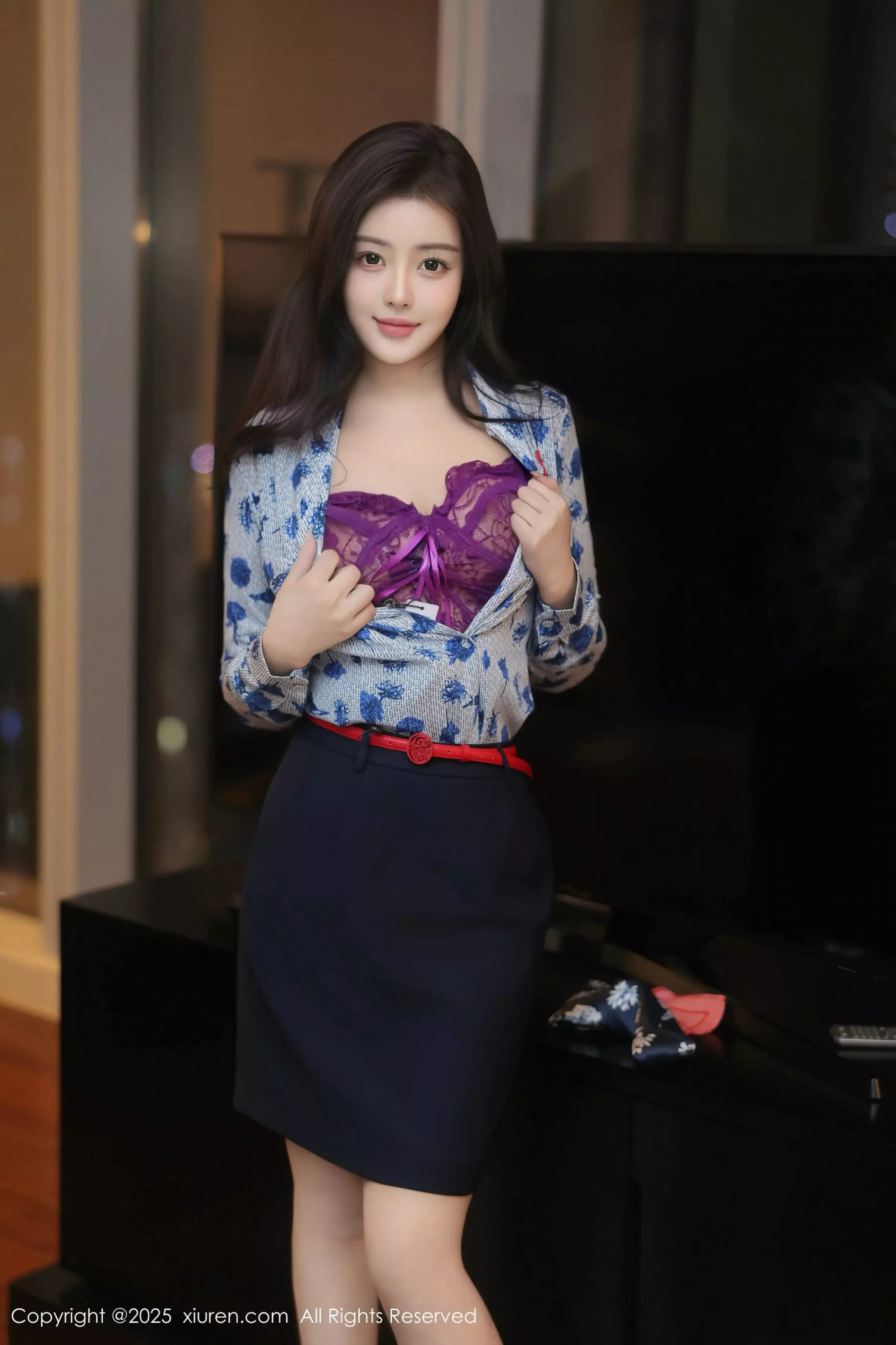 希雅sia性感空姐制服露紫色情趣内衣秀丰腴身材完美绝美写真 第 16 张