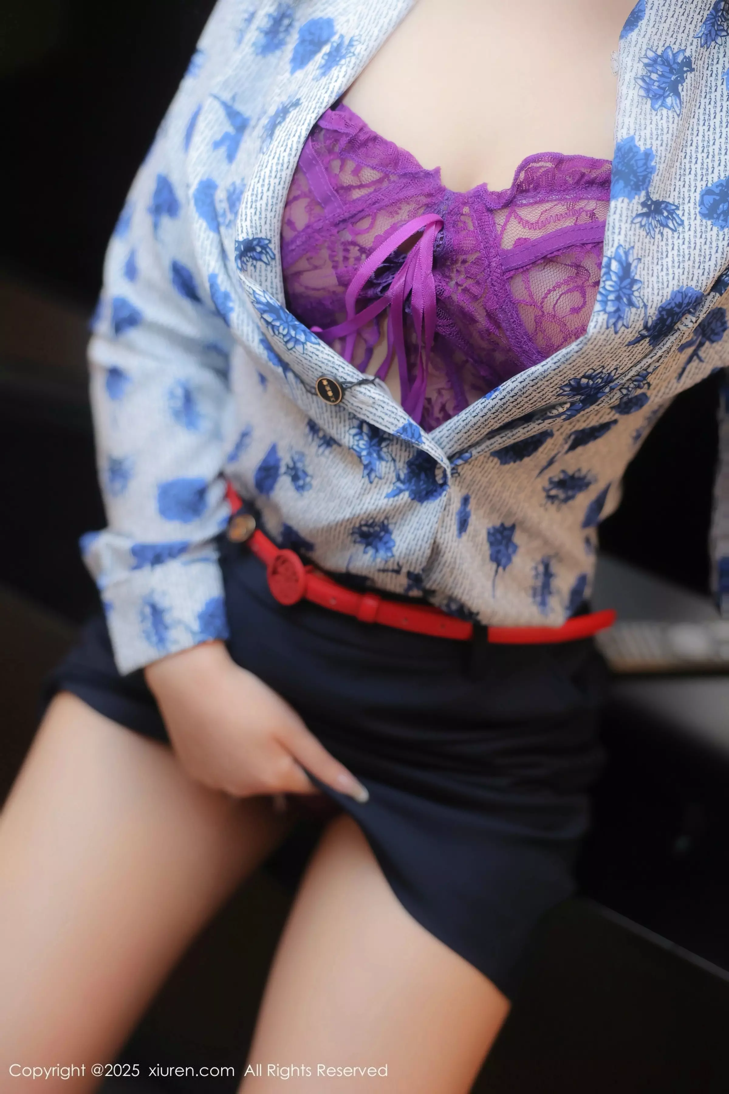 希雅sia性感空姐制服露紫色情趣内衣秀丰腴身材完美绝美写真 第 19 张