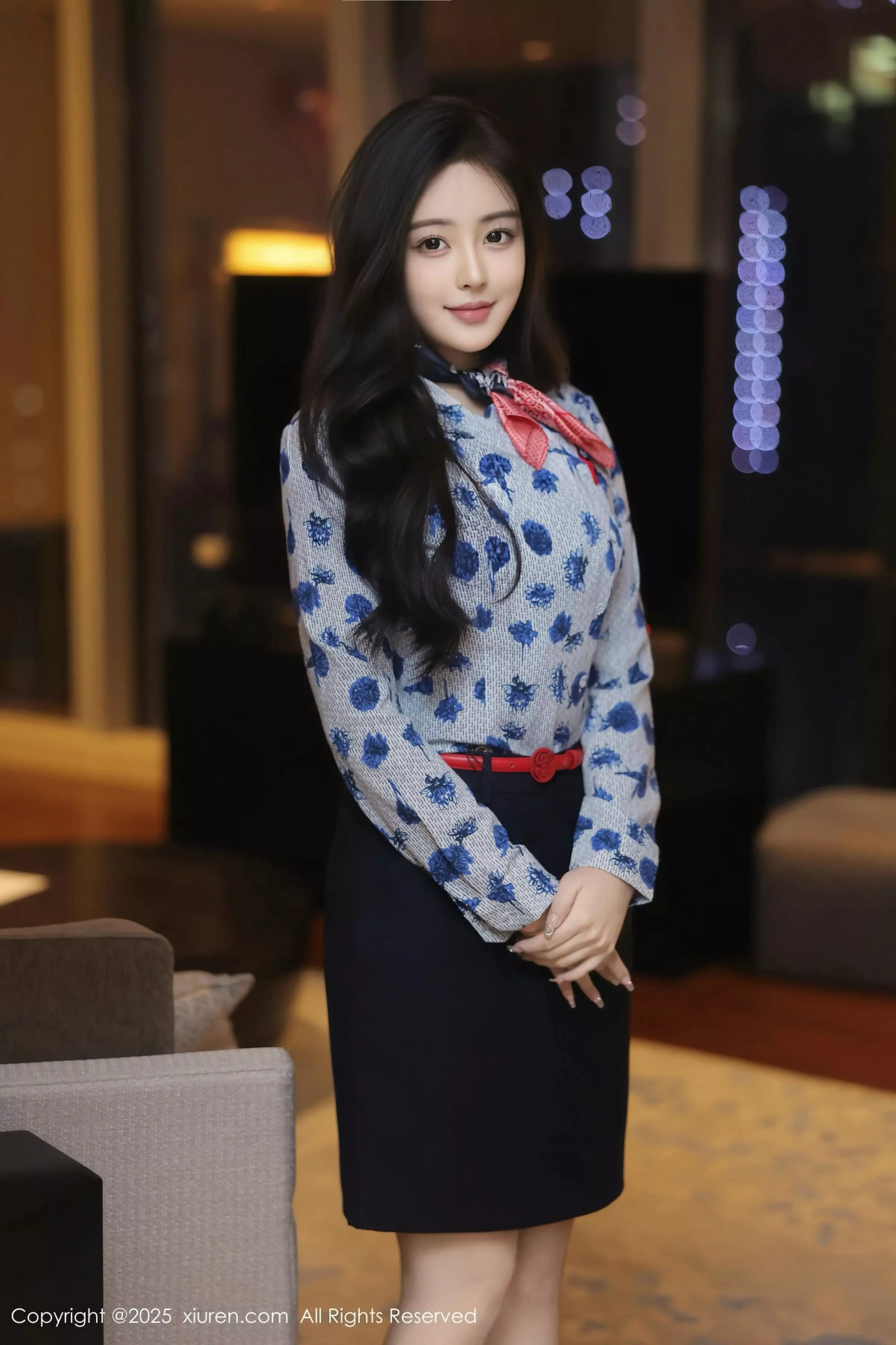 希雅sia性感空姐制服露紫色情趣内衣秀丰腴身材完美绝美写真 第 4 张