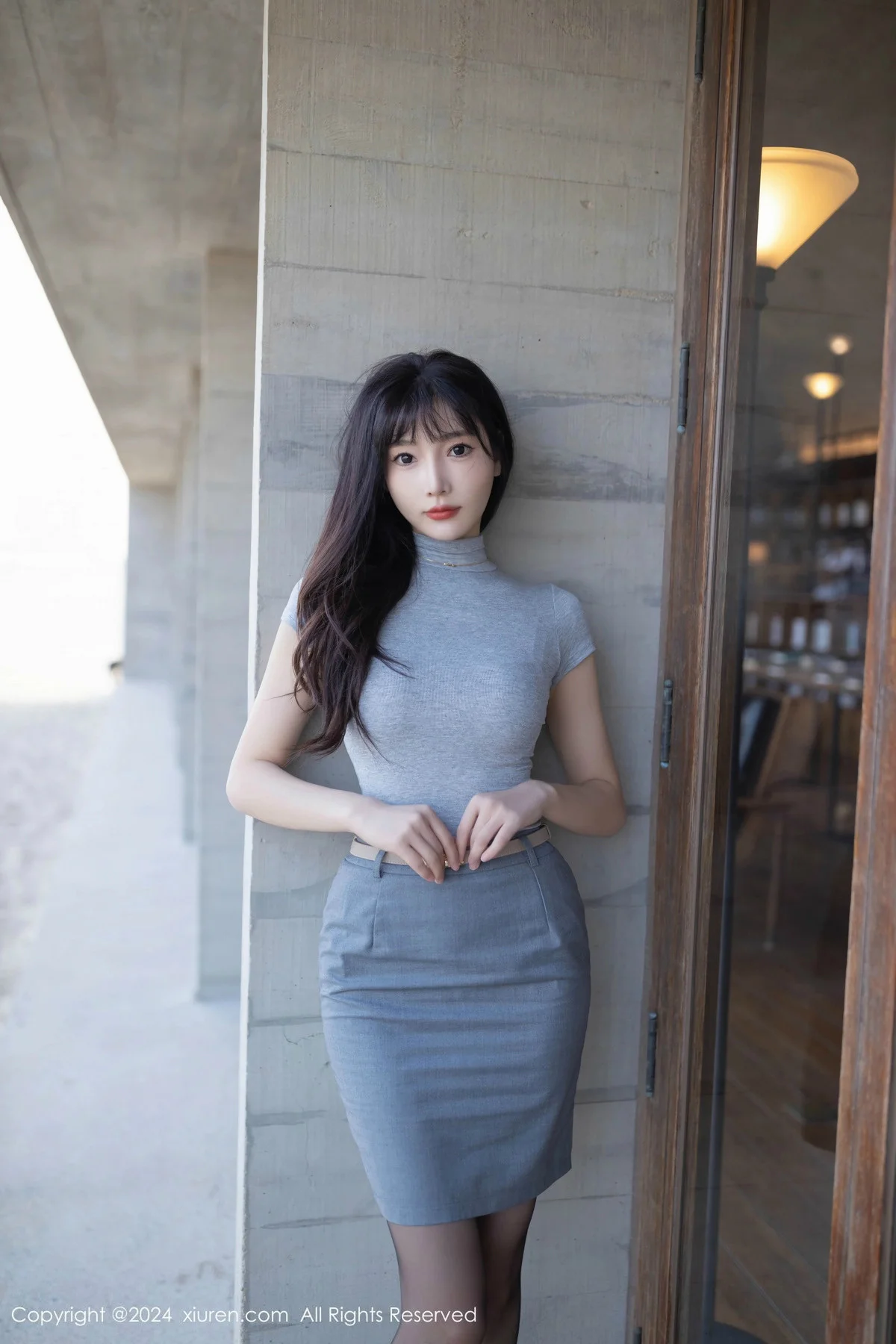 陆萱萱性感灰色OL服饰露红色内衣配开档黑丝极致魅惑写真 第 2 张