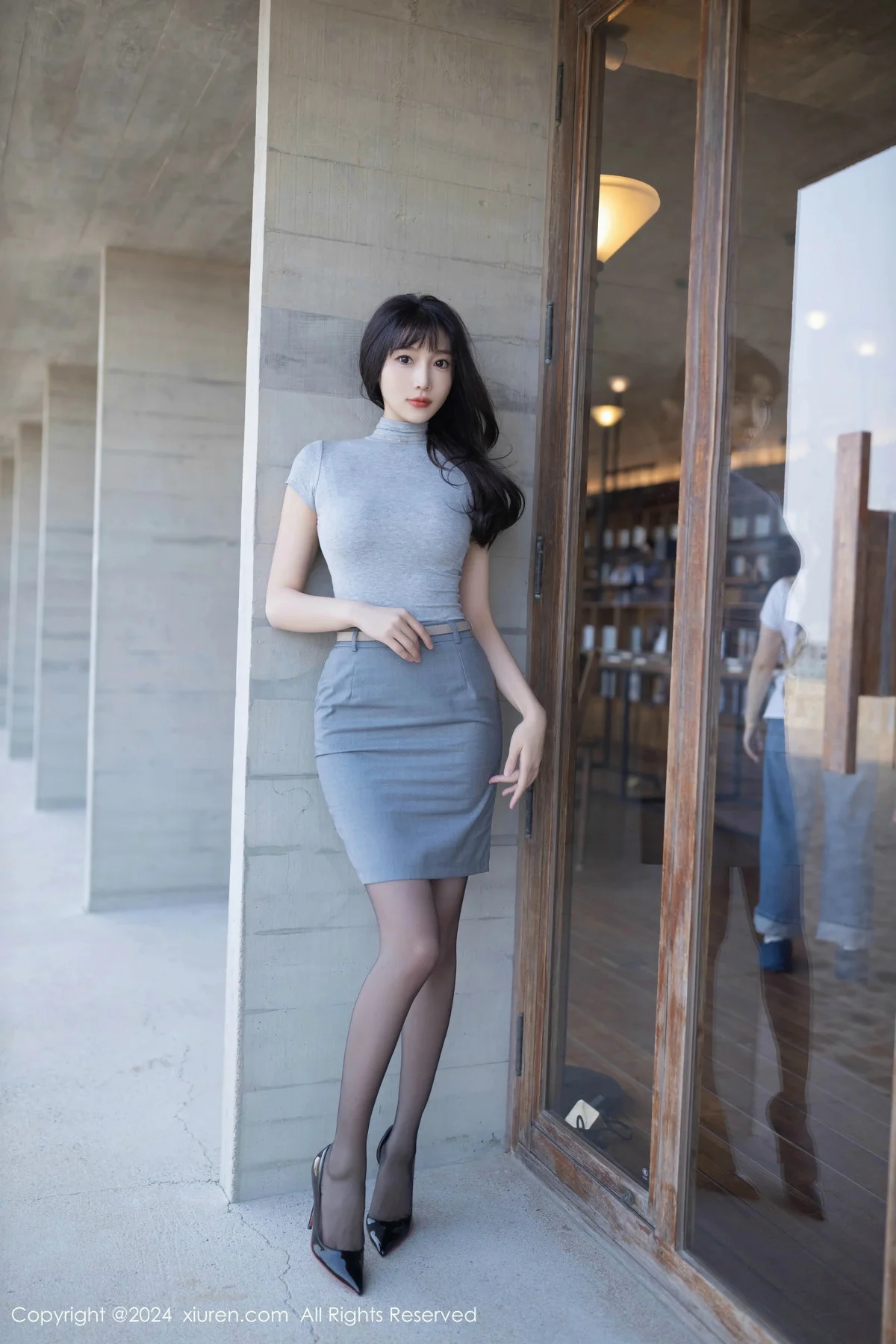 陆萱萱性感灰色OL服饰露红色内衣配开档黑丝极致魅惑写真 第 3 张