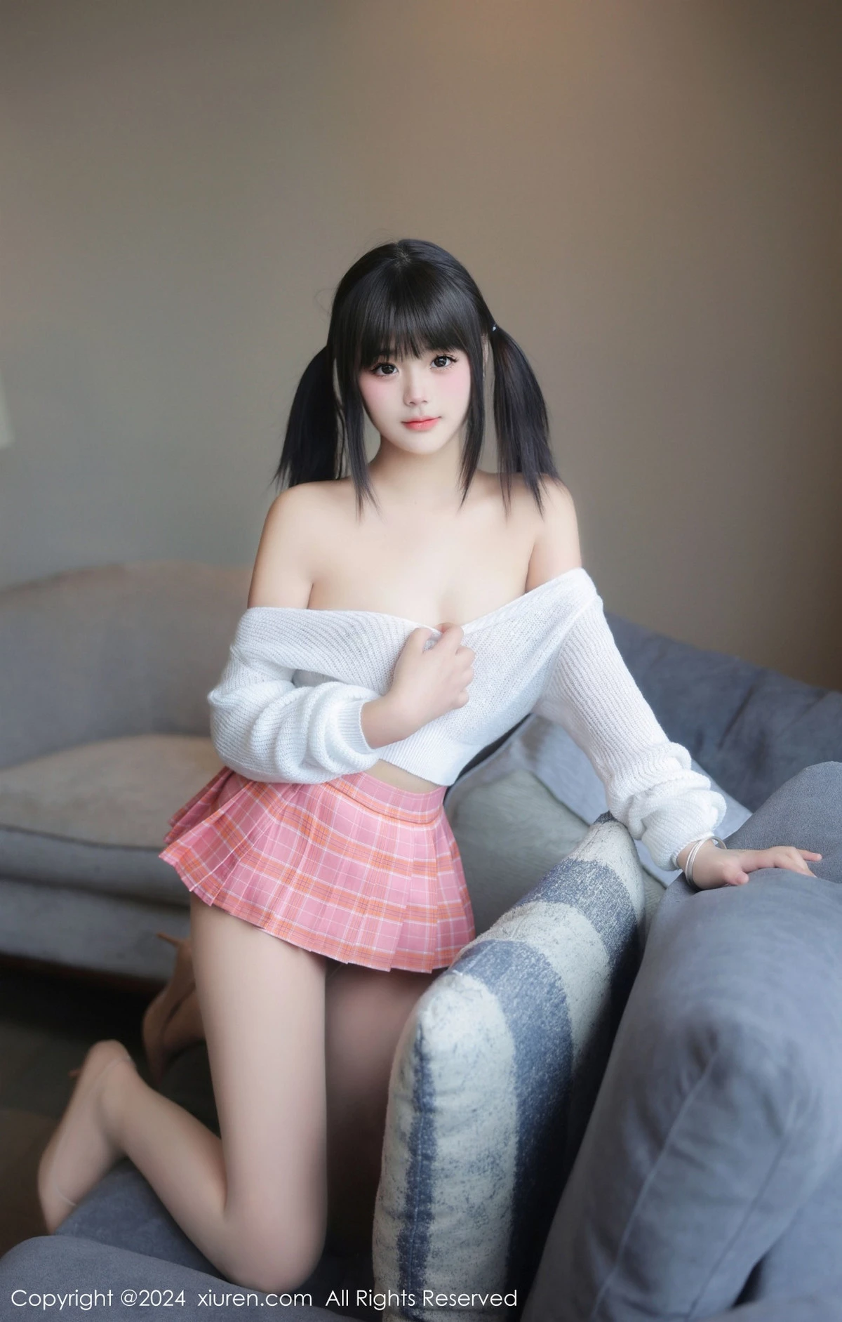 徐若兮白色针织上衣配粉色短裙露超薄肉丝迷人绝美写真 第 4 张