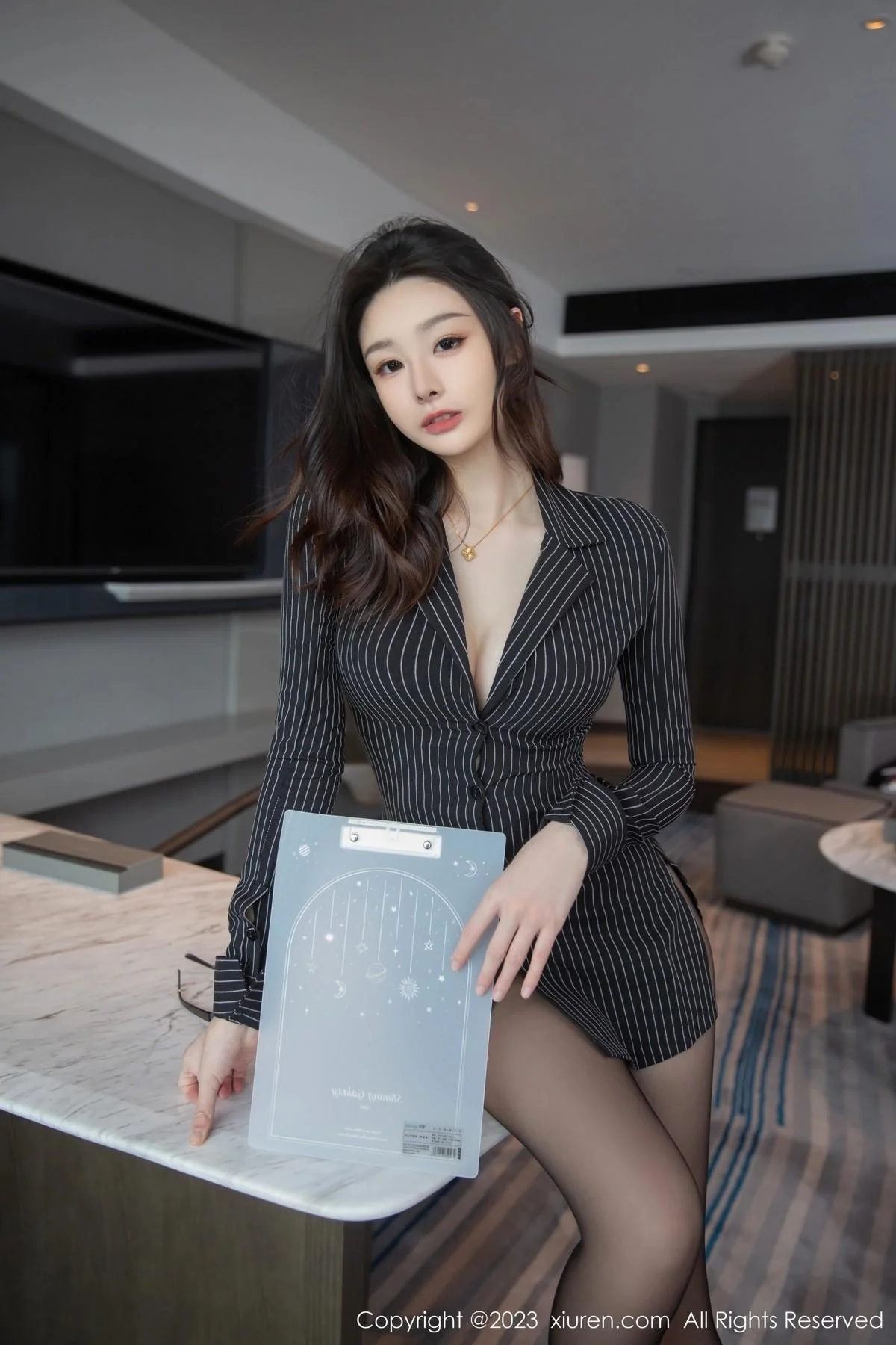 是小逗逗脱黑色条纹衬衣露黑色网纱轻透内衣迷人绝美写真 第 8 张