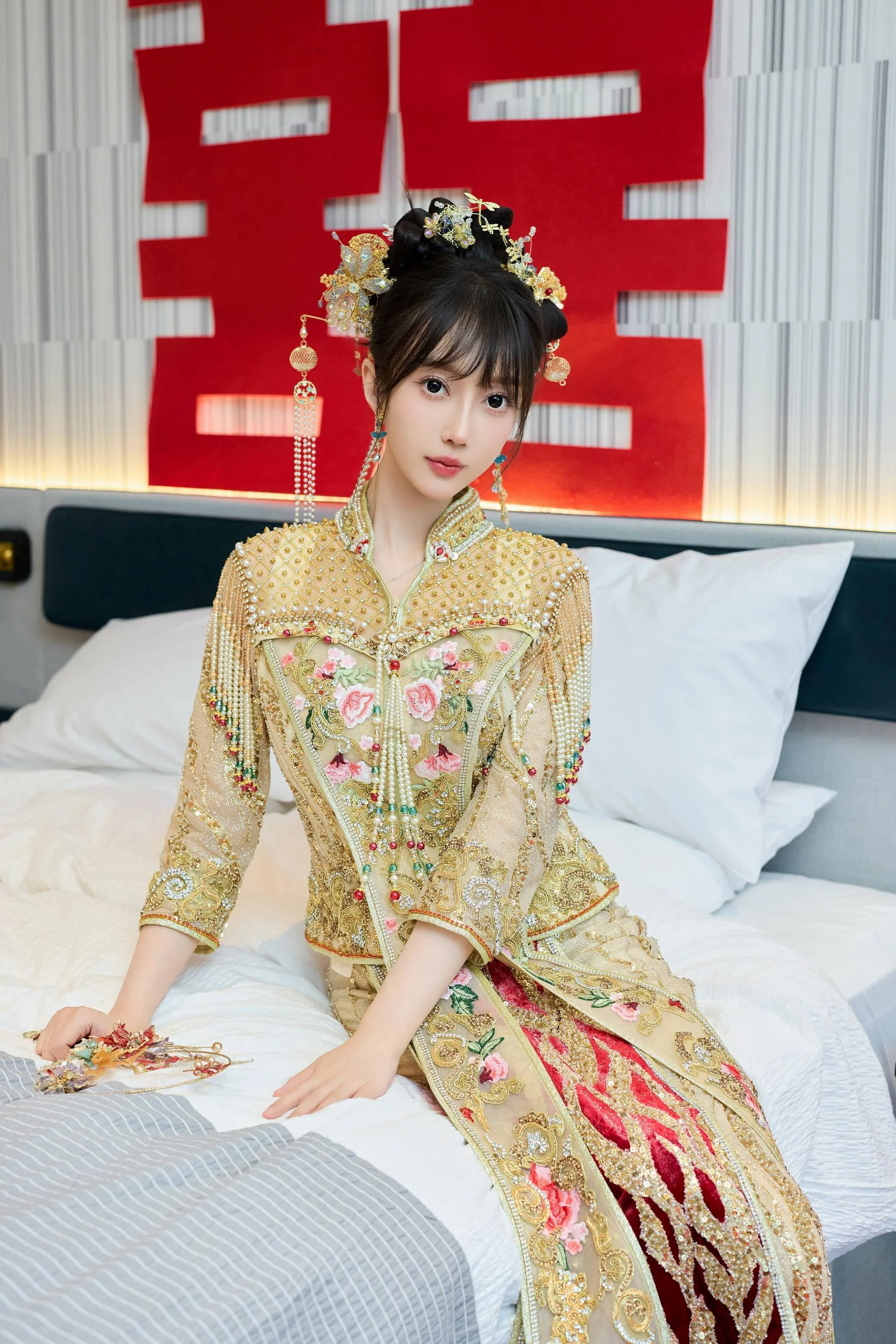 [秀人付费] 玥儿玥er 诱人私拍福利 婚纱制服诱惑 第 13 张