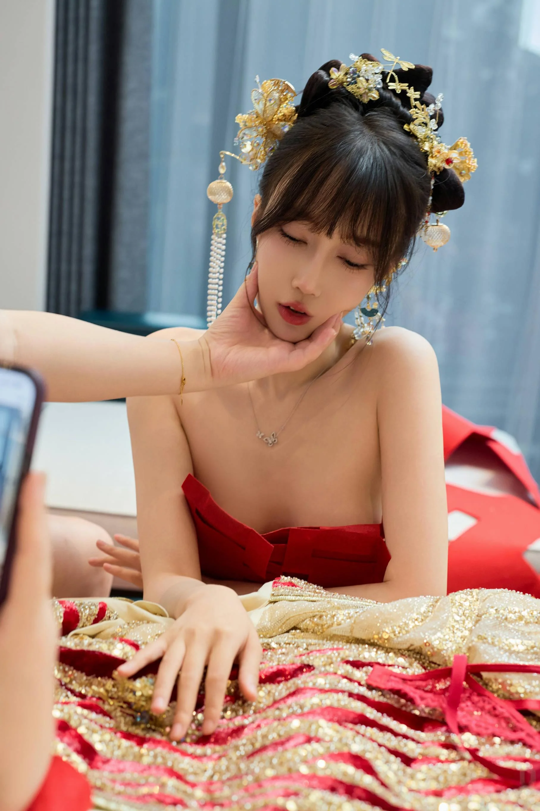 [秀人付费] 玥儿玥er 诱人私拍福利 婚纱制服诱惑 第 146 张