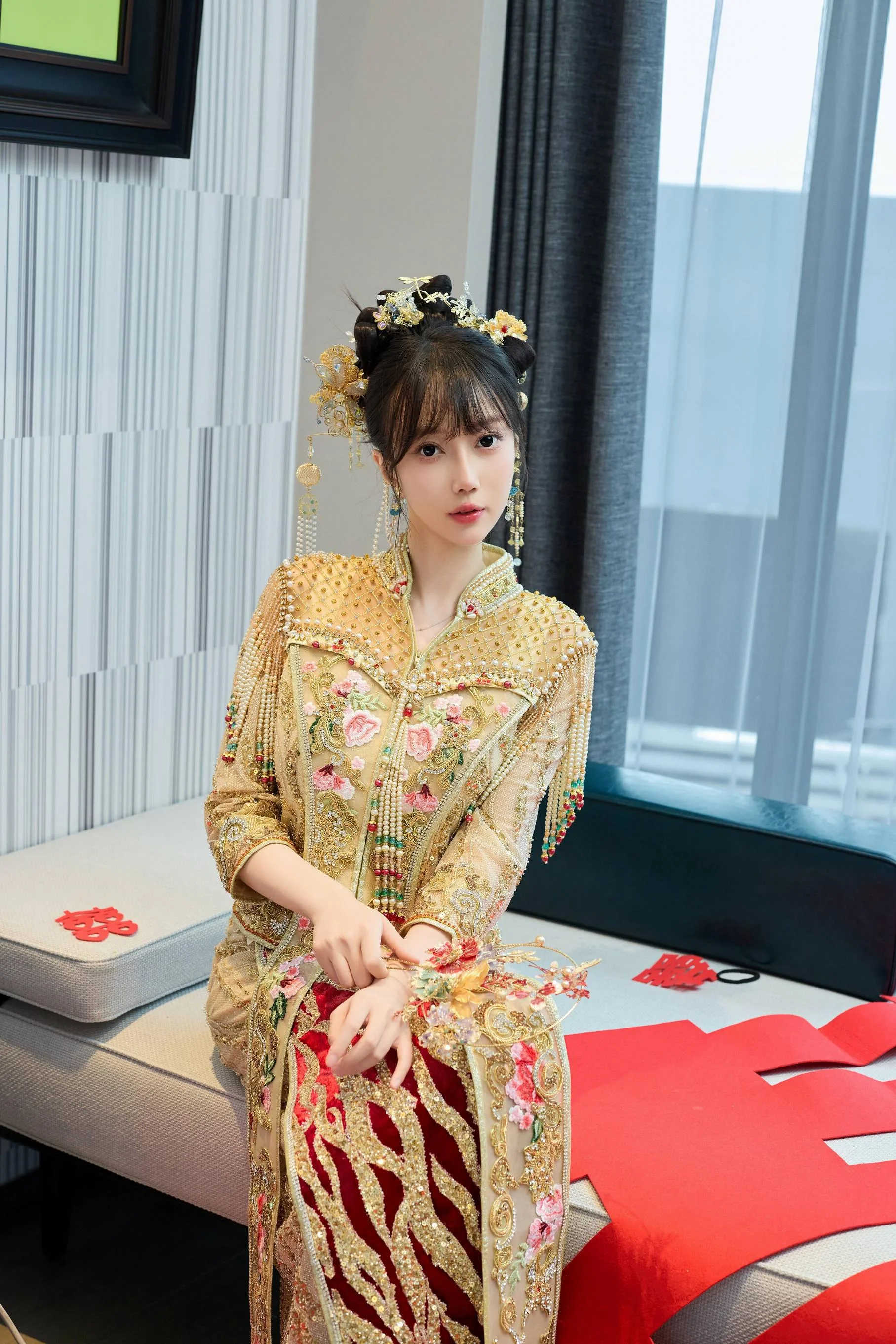 [秀人付费] 玥儿玥er 诱人私拍福利 婚纱制服诱惑 第 20 张
