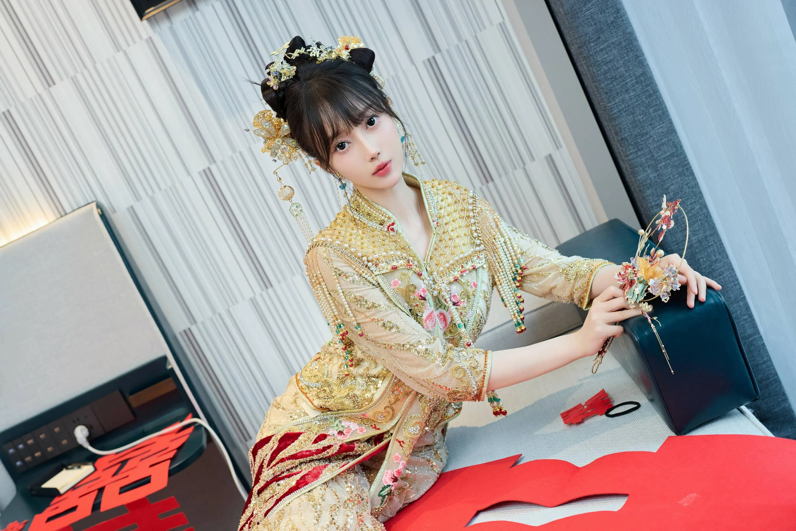 [秀人付费] 玥儿玥er 诱人私拍福利 婚纱制服诱惑 第 26 张