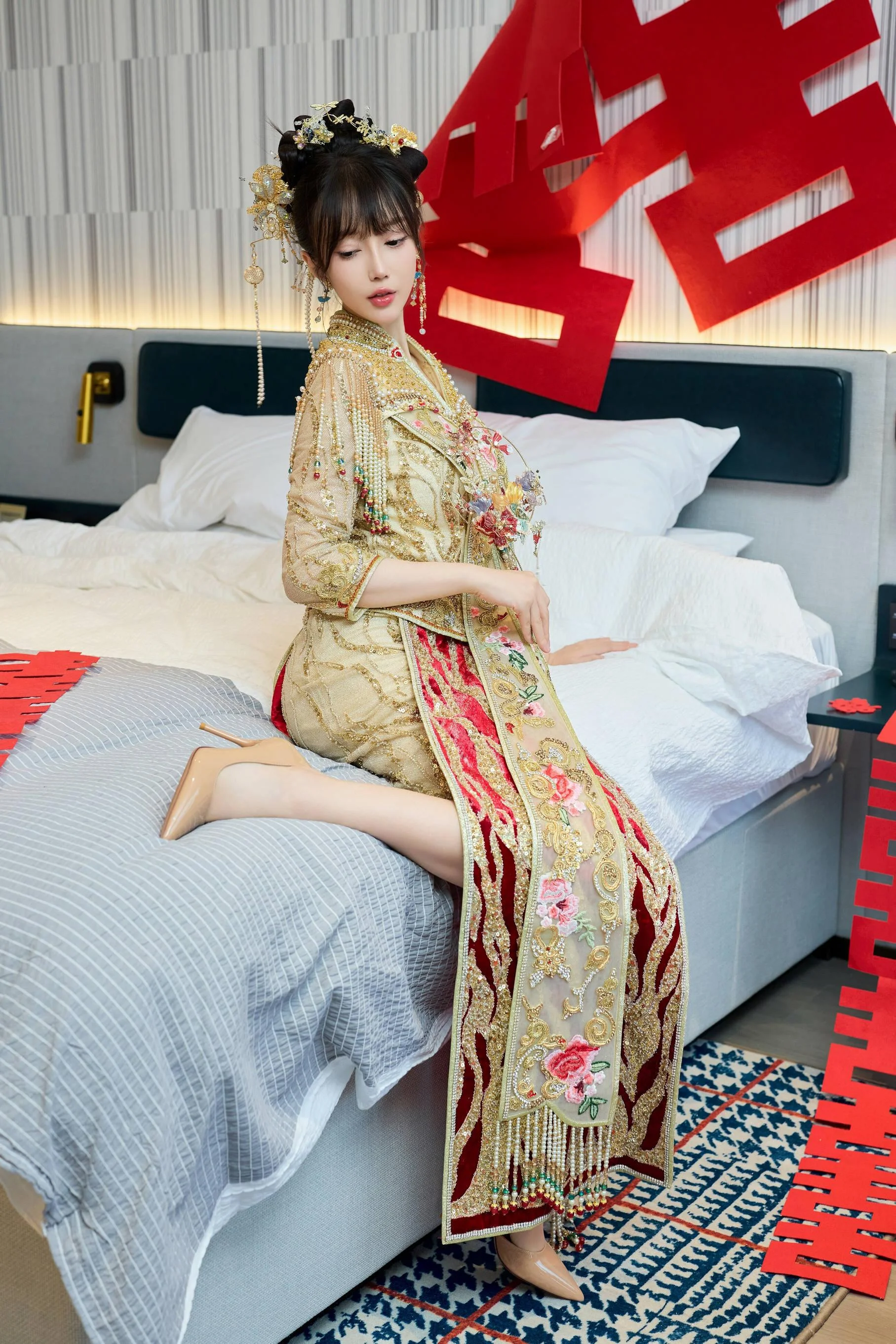 [秀人付费] 玥儿玥er 诱人私拍福利 婚纱制服诱惑 第 30 张