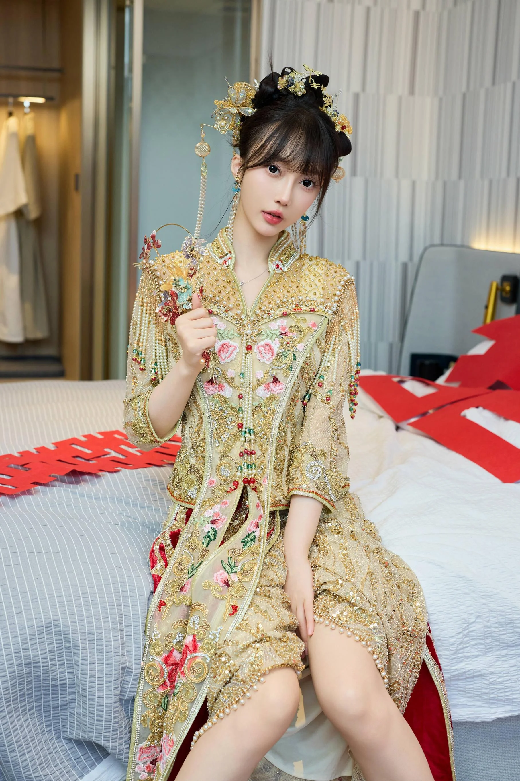 [秀人付费] 玥儿玥er 诱人私拍福利 婚纱制服诱惑 第 35 张